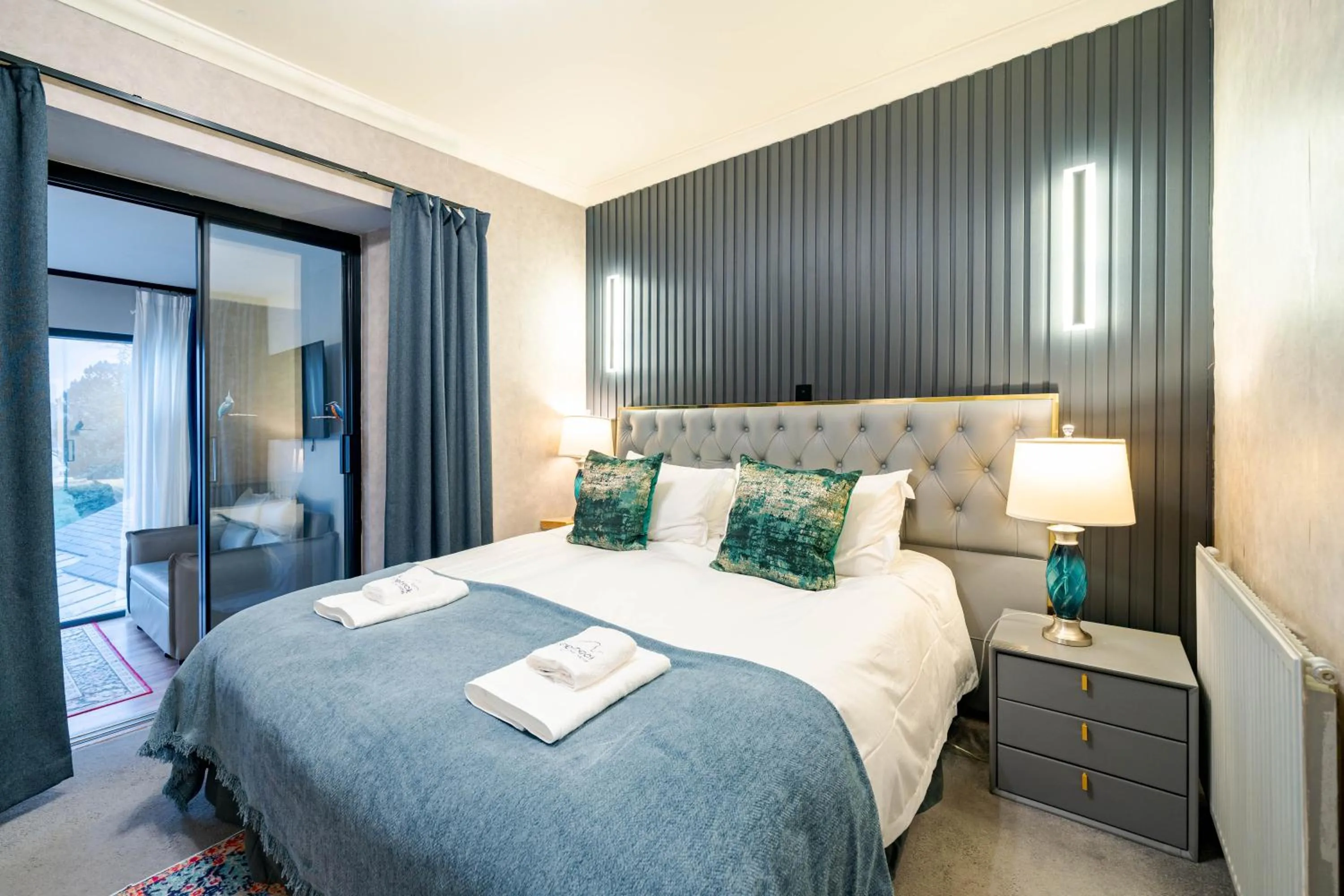 Bed in Waterhead Rooms & Suites - Parking Available Onsite