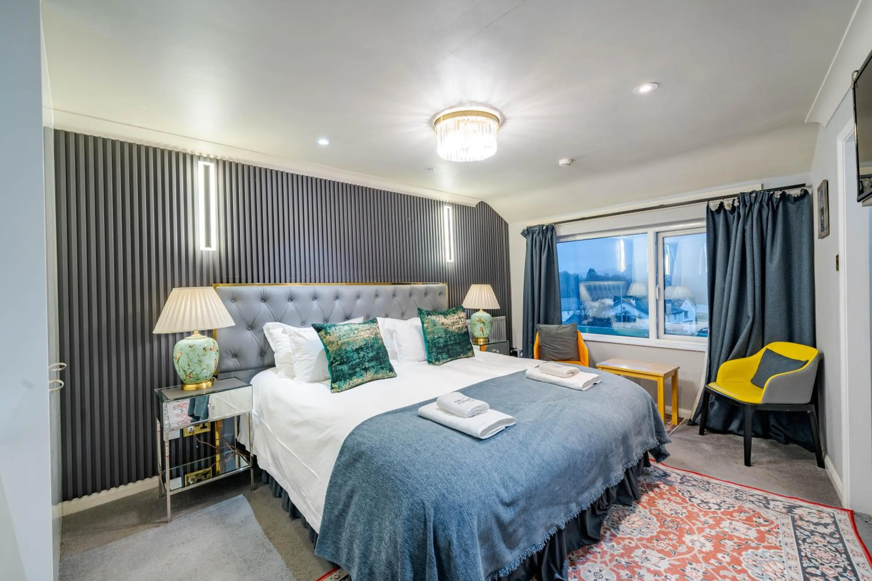 Bed in Waterhead Rooms & Suites - Parking Available Onsite