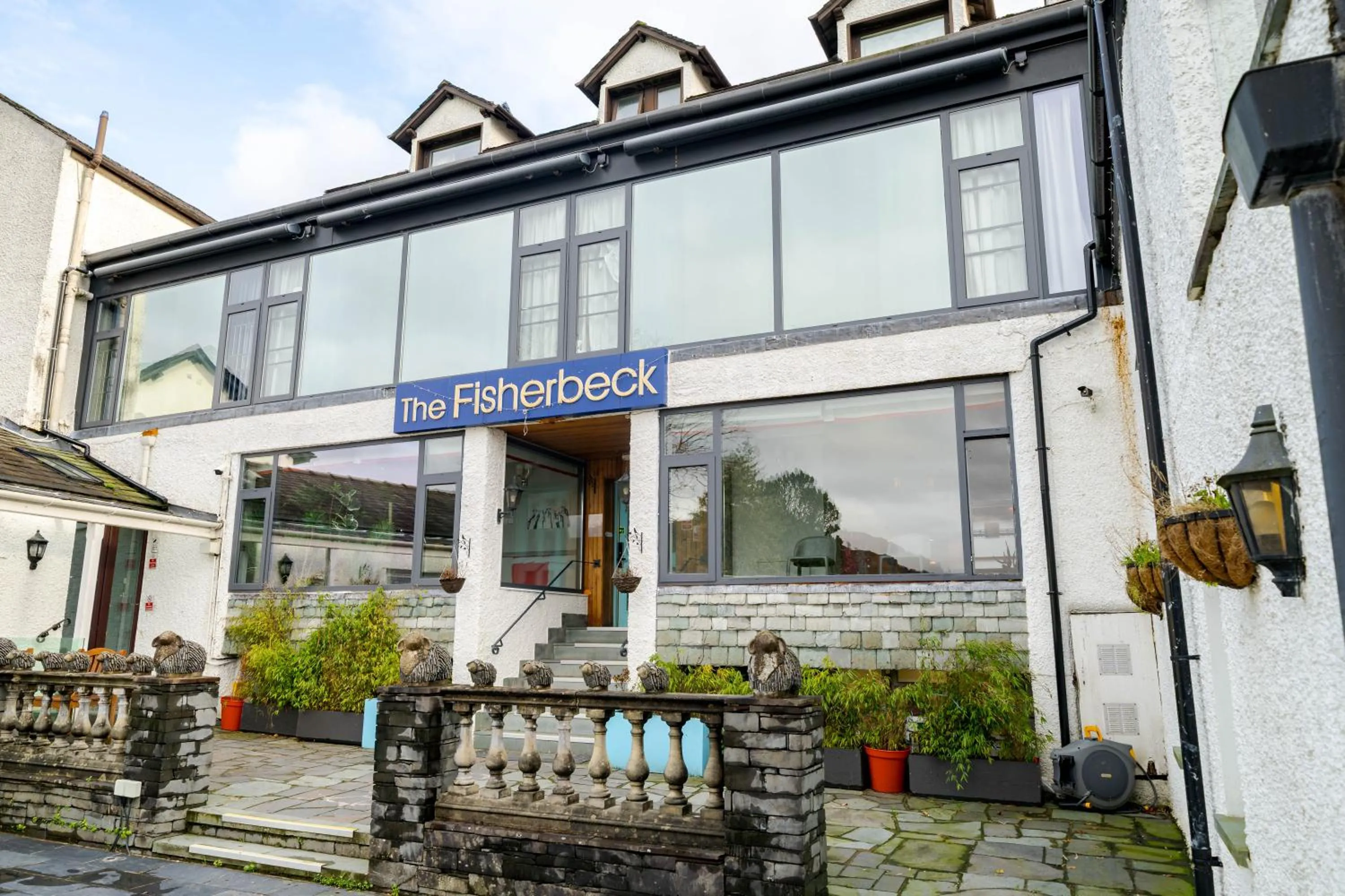 Waterhead Rooms & Suites - Parking Available Onsite