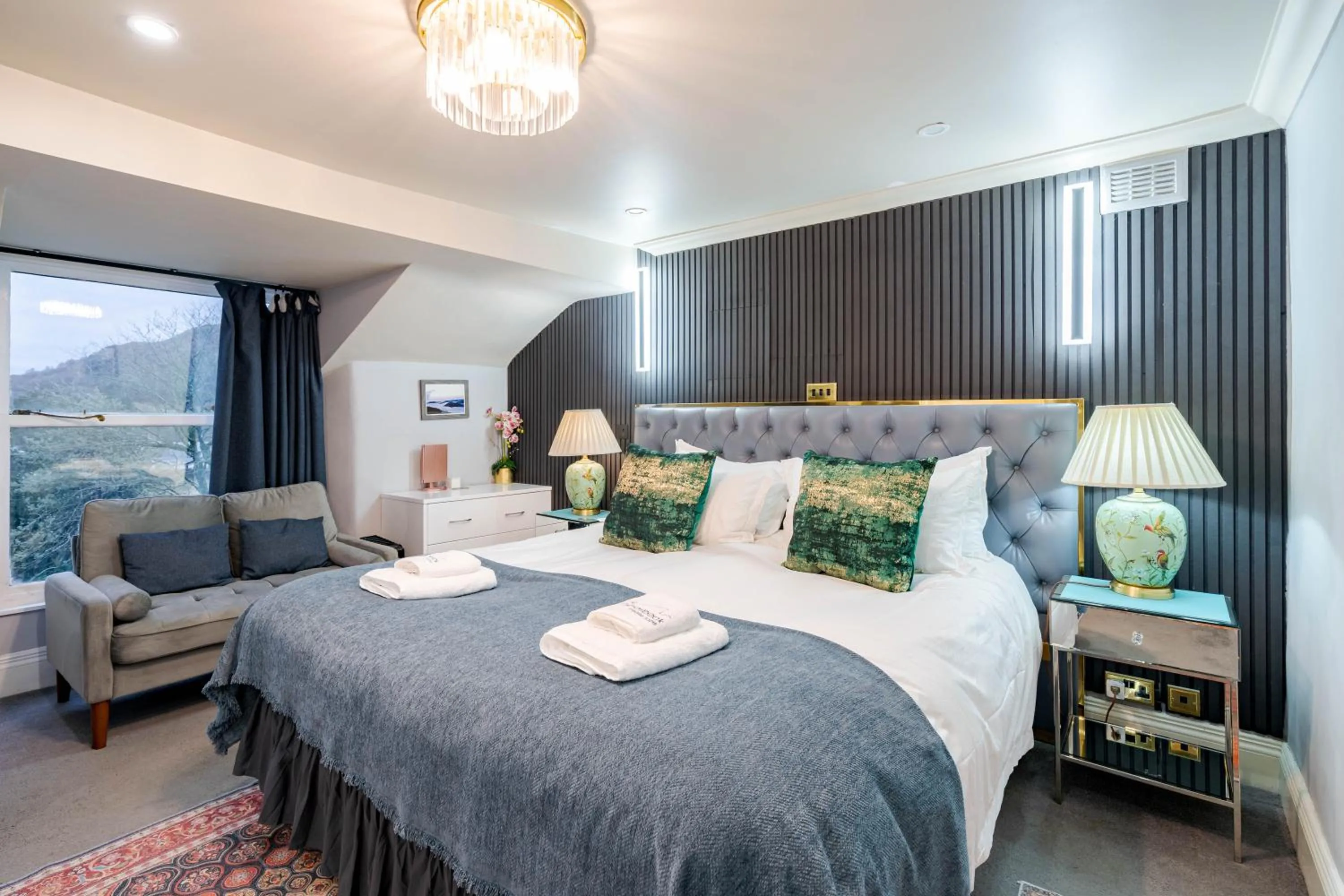 Bed in Waterhead Rooms & Suites - Parking Available Onsite