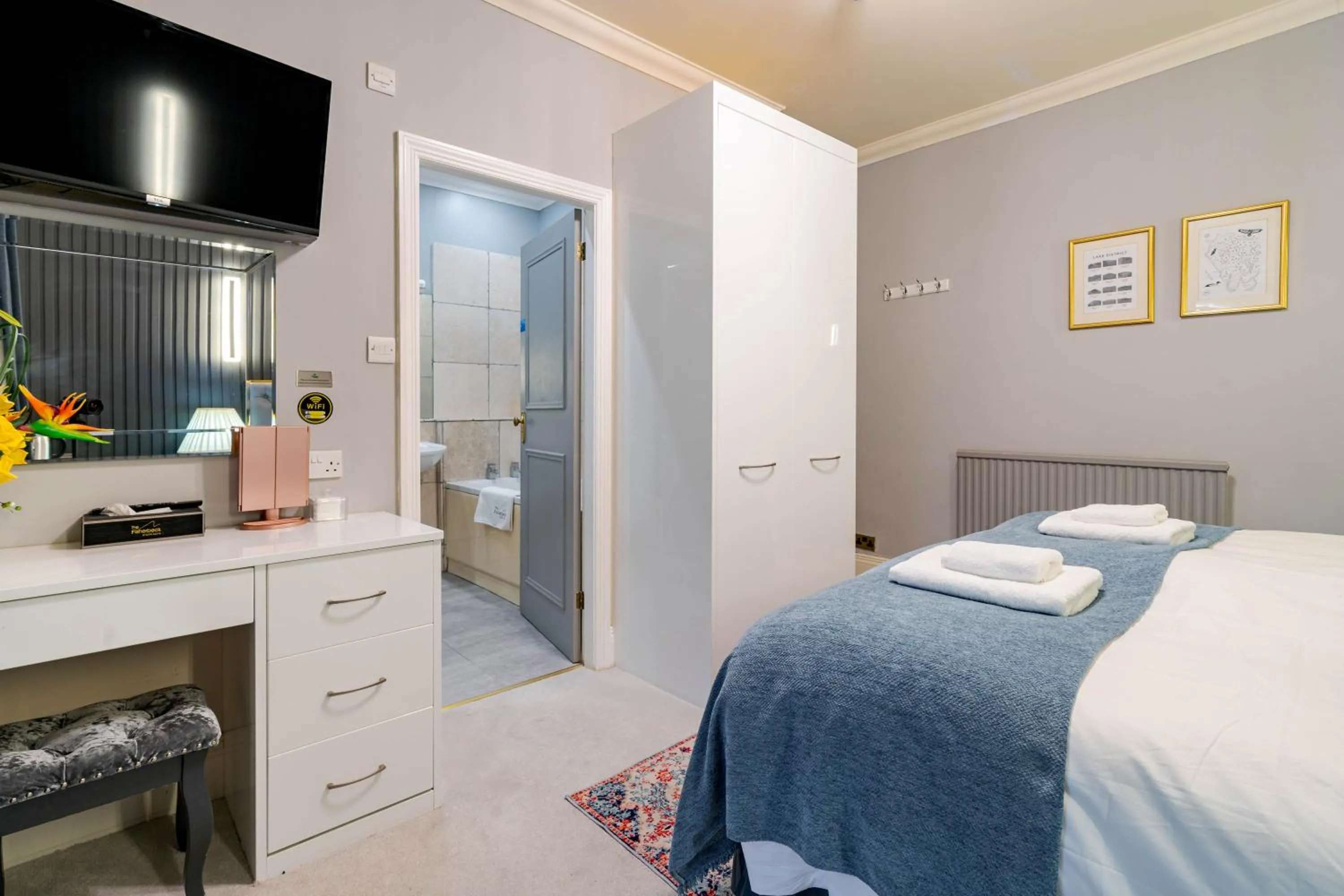 Bed in Waterhead Rooms & Suites - Parking Available Onsite