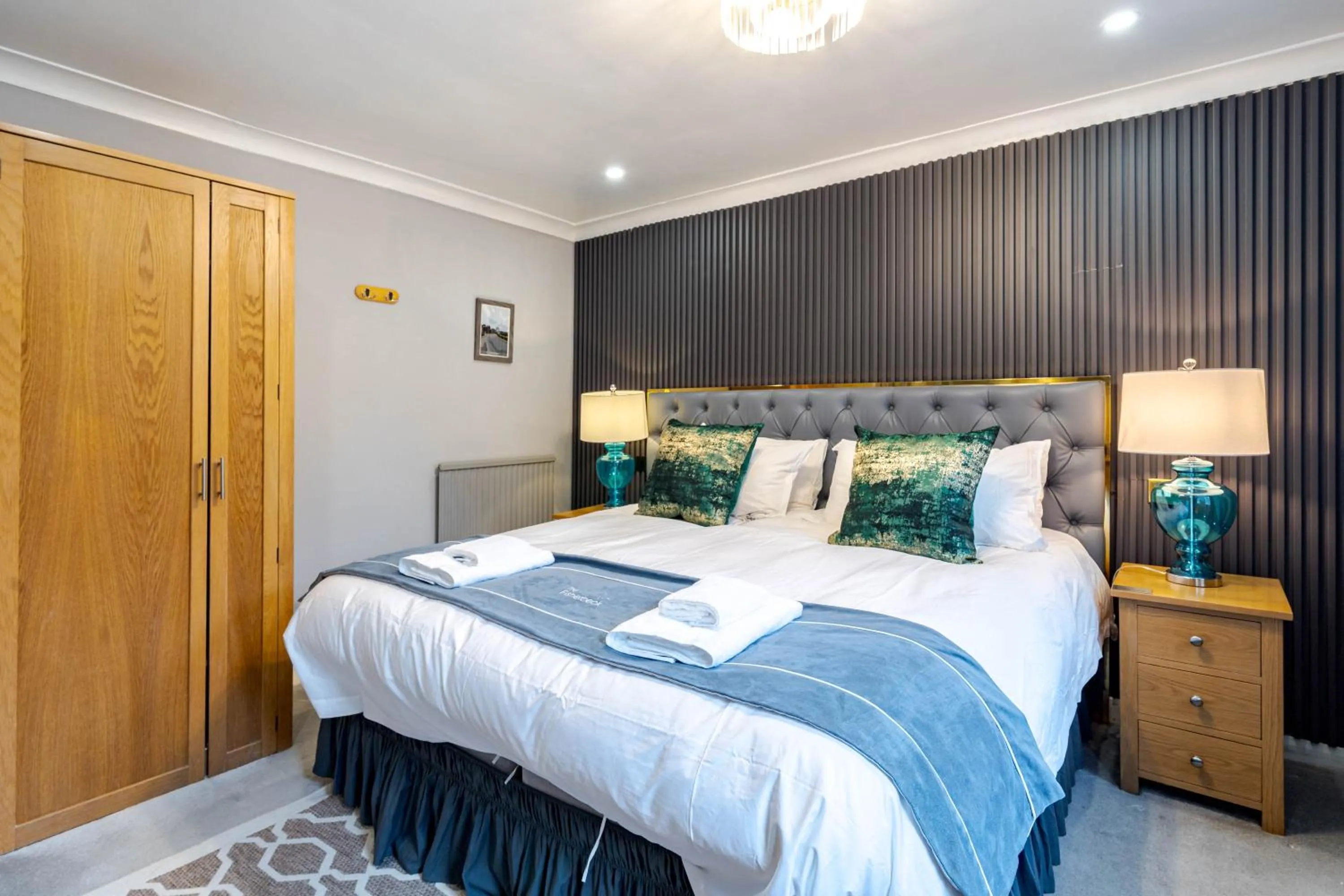 Bed in Waterhead Rooms & Suites - Parking Available Onsite