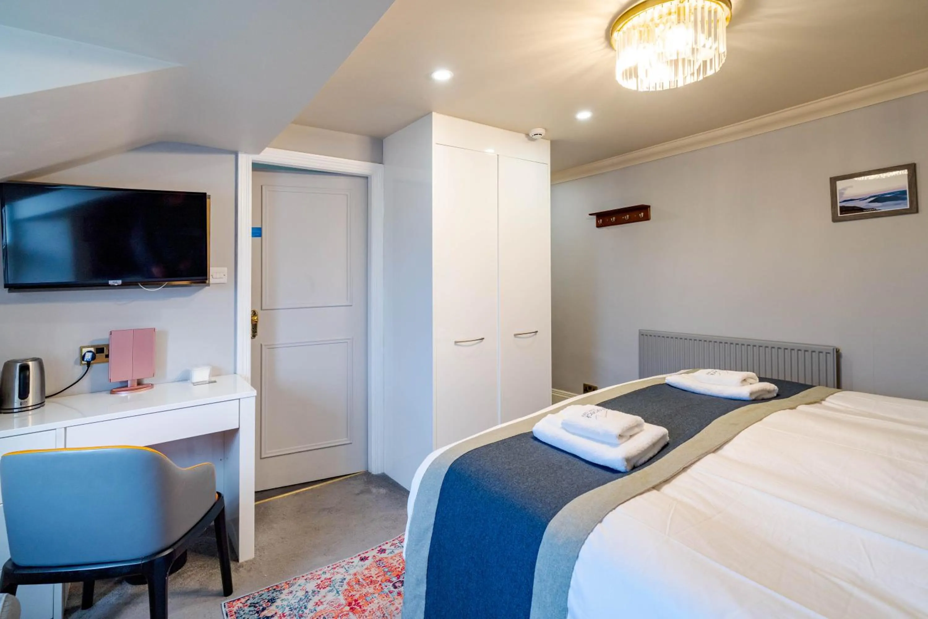 Bed in Waterhead Rooms & Suites - Parking Available Onsite
