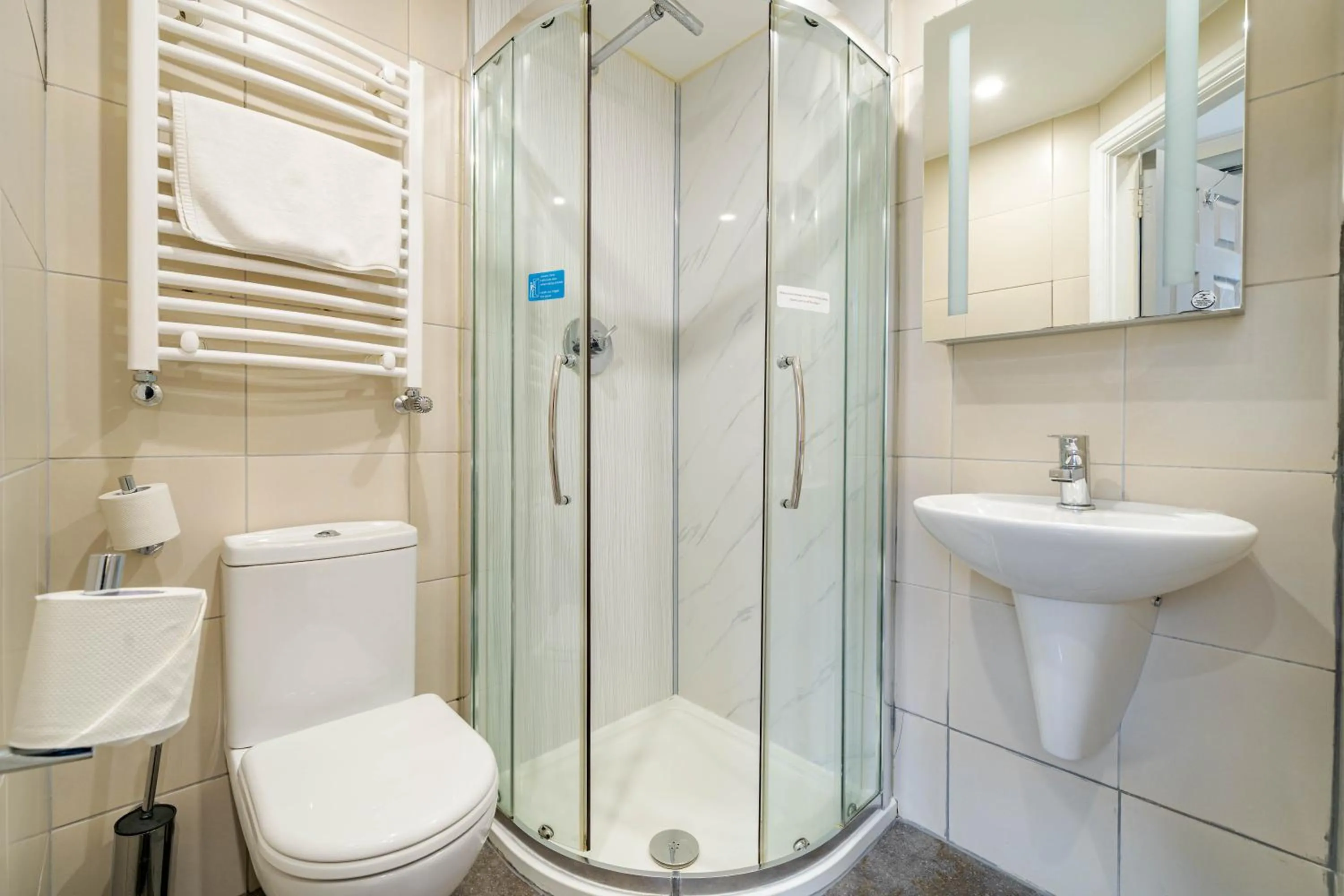 Waterhead Rooms & Suites - Parking Available Onsite