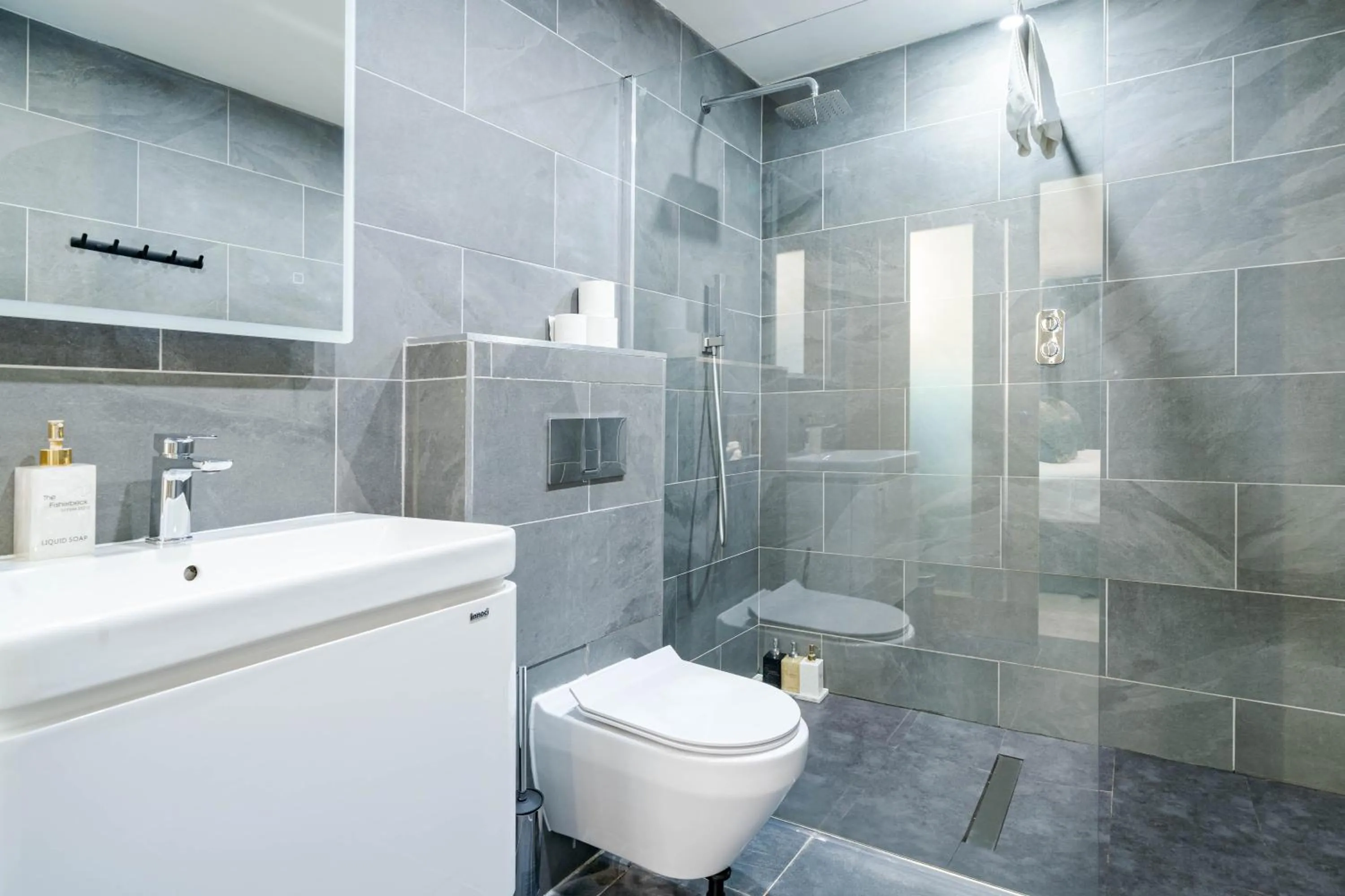 Waterhead Rooms & Suites - Parking Available Onsite