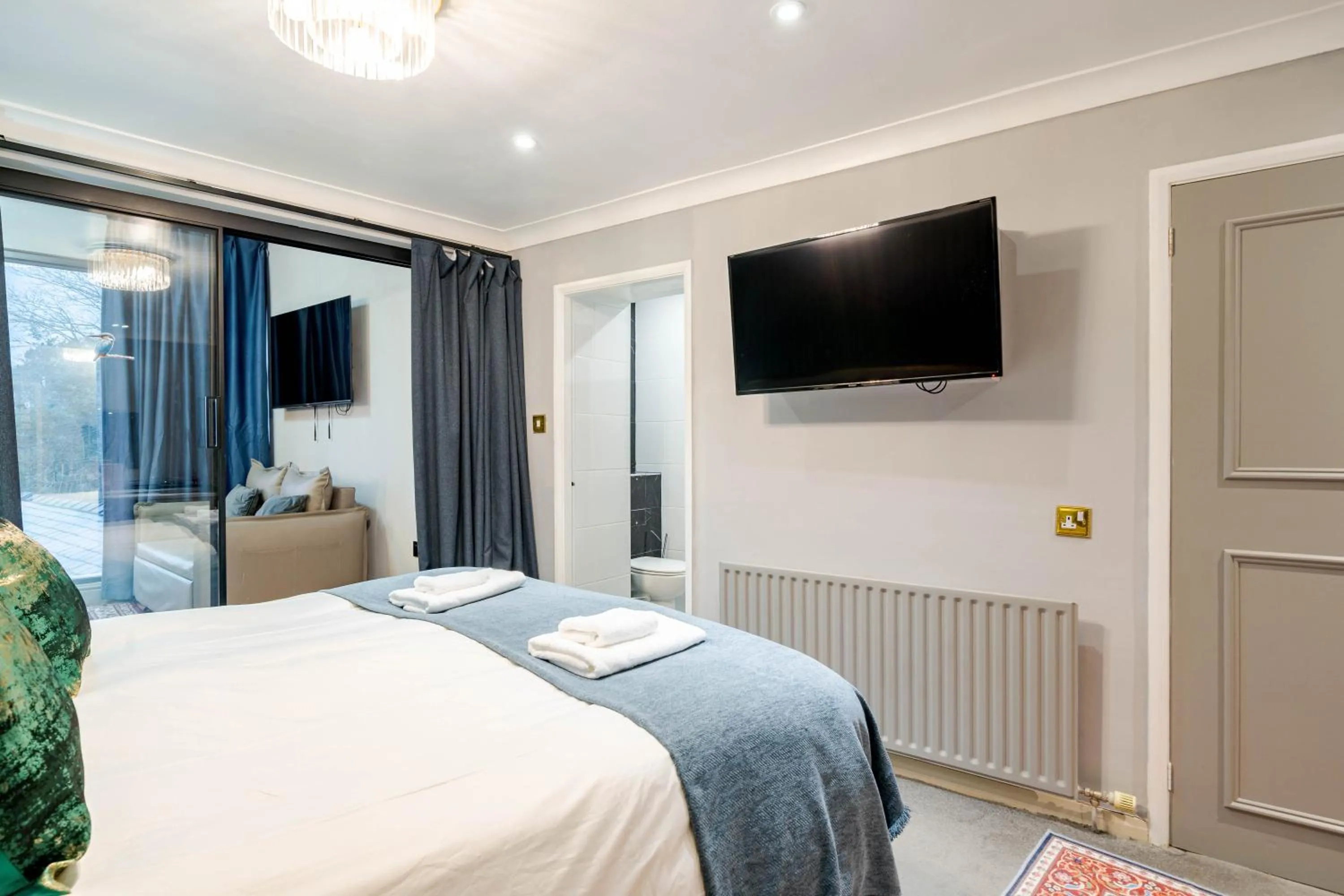 Bed in Waterhead Rooms & Suites - Parking Available Onsite