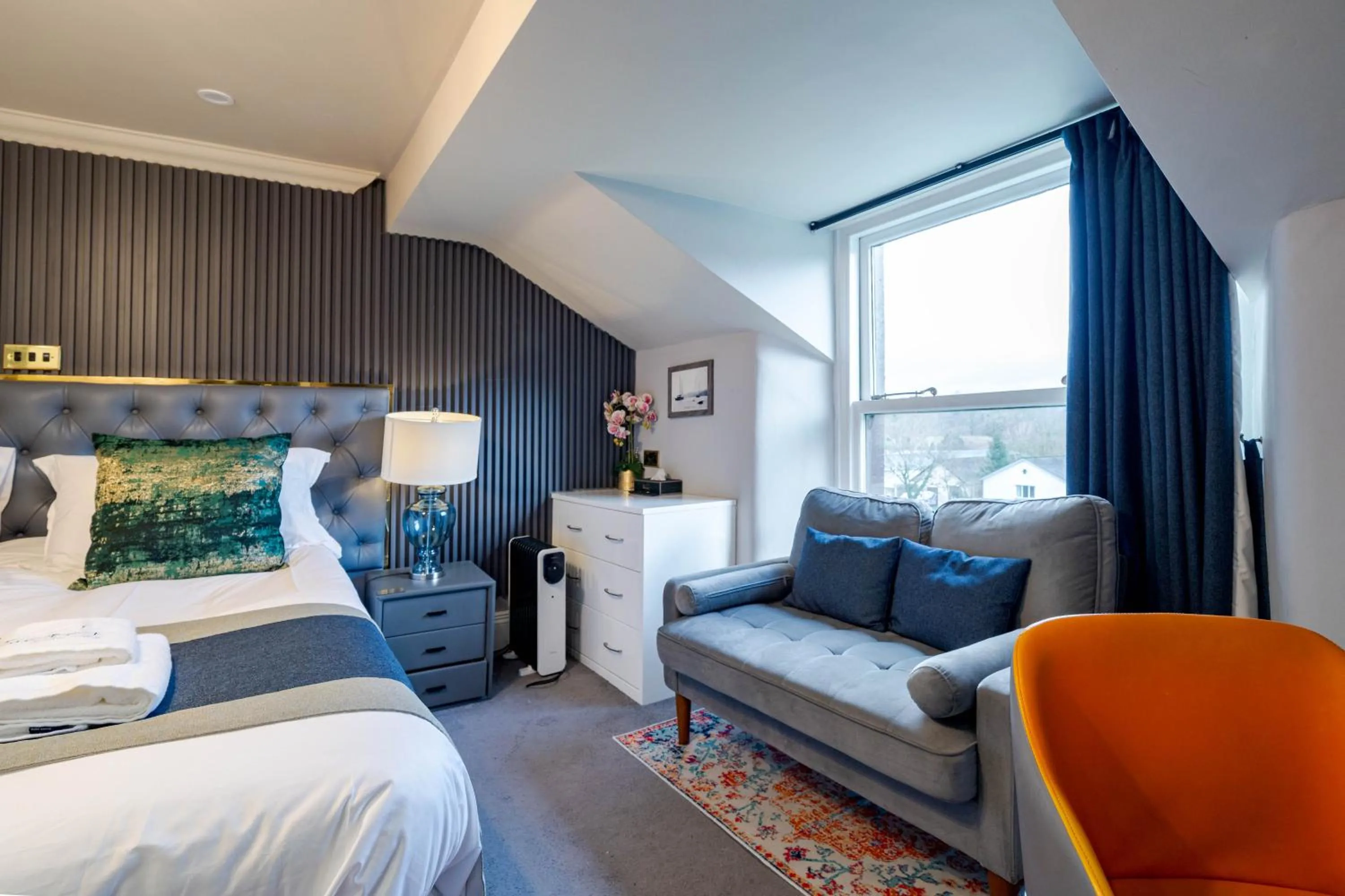 Bed in Waterhead Rooms & Suites - Parking Available Onsite