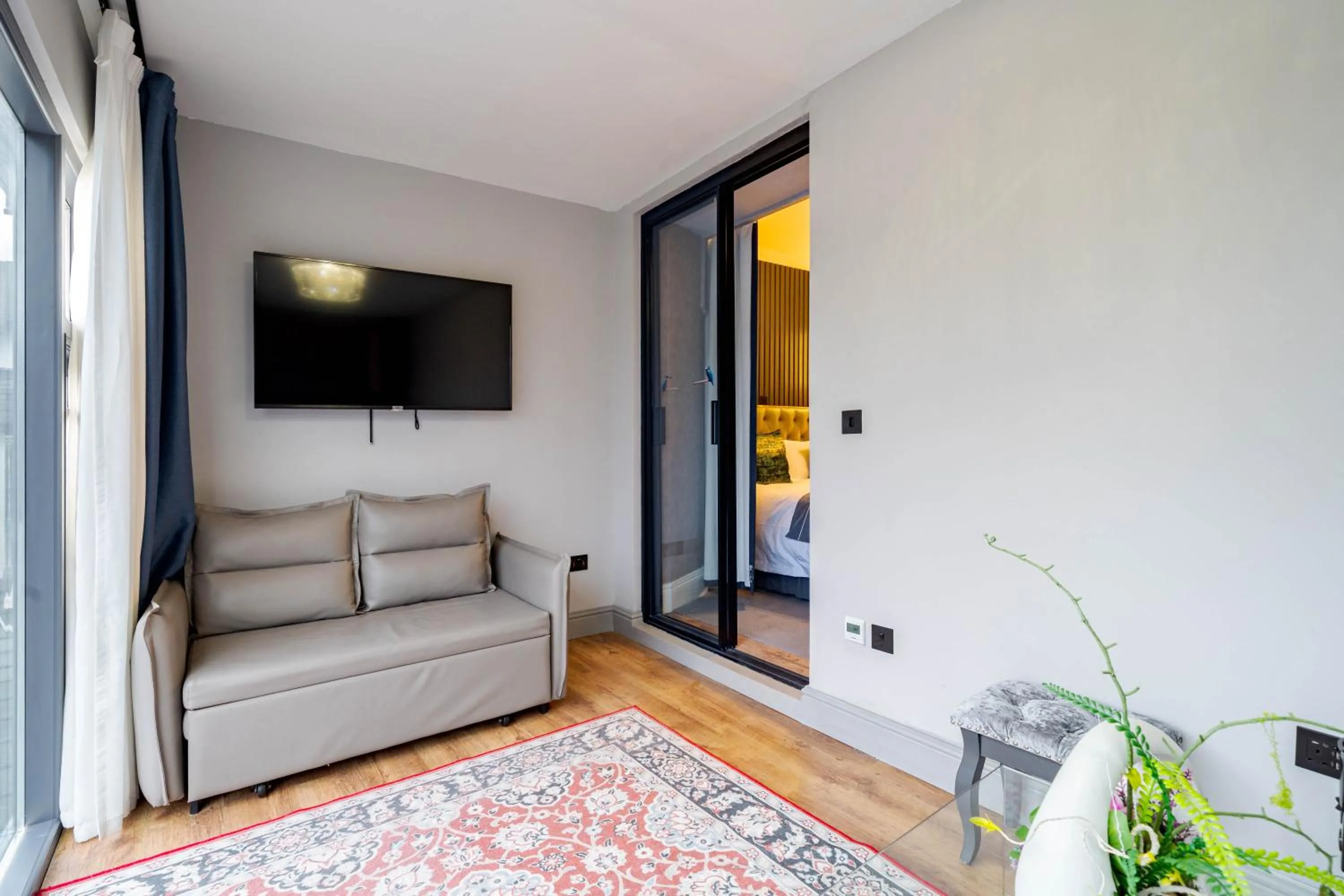 Waterhead Rooms & Suites - Parking Available Onsite