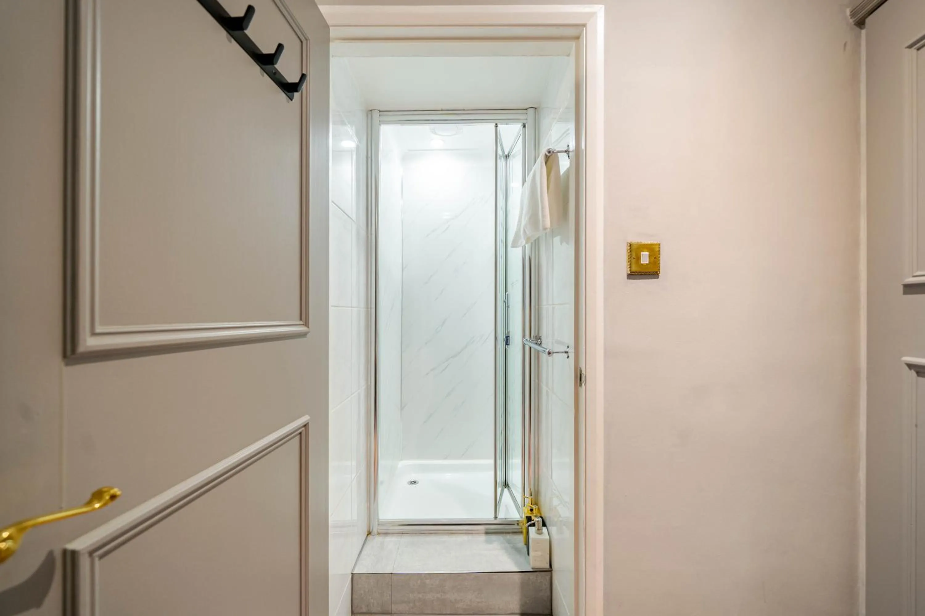 Waterhead Rooms & Suites - Parking Available Onsite
