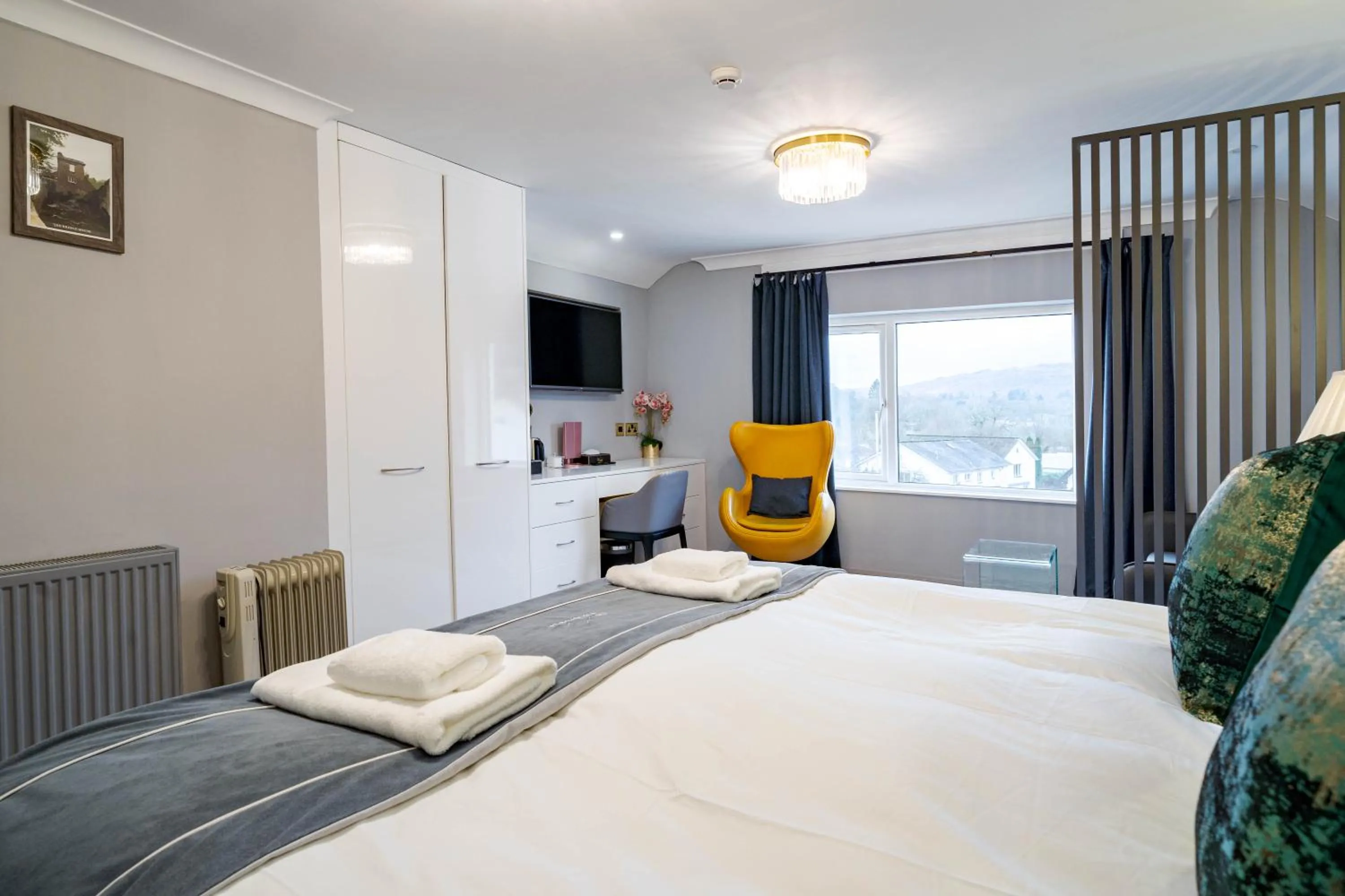 Bed in Waterhead Rooms & Suites - Parking Available Onsite