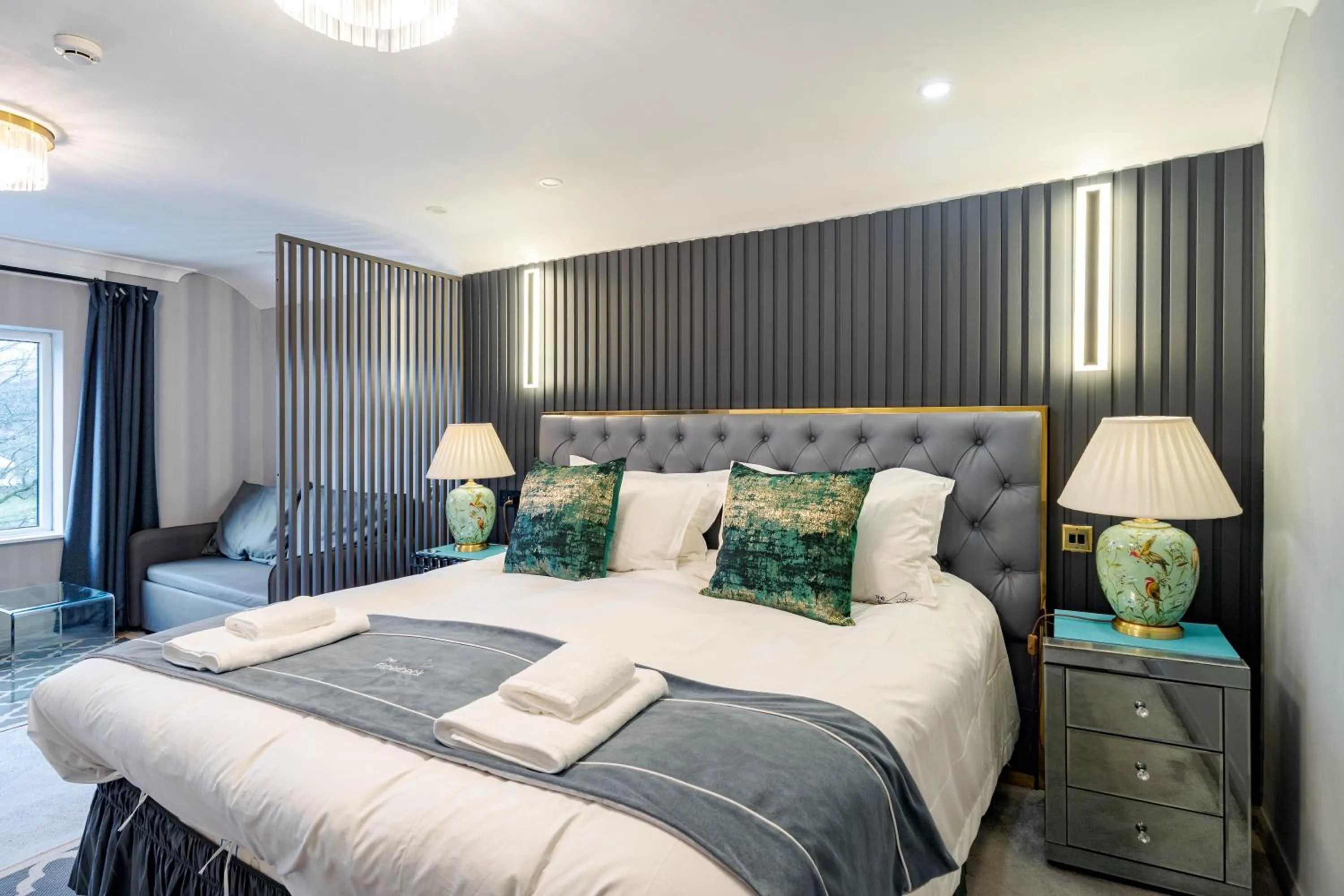 Bed in Waterhead Rooms & Suites - Parking Available Onsite