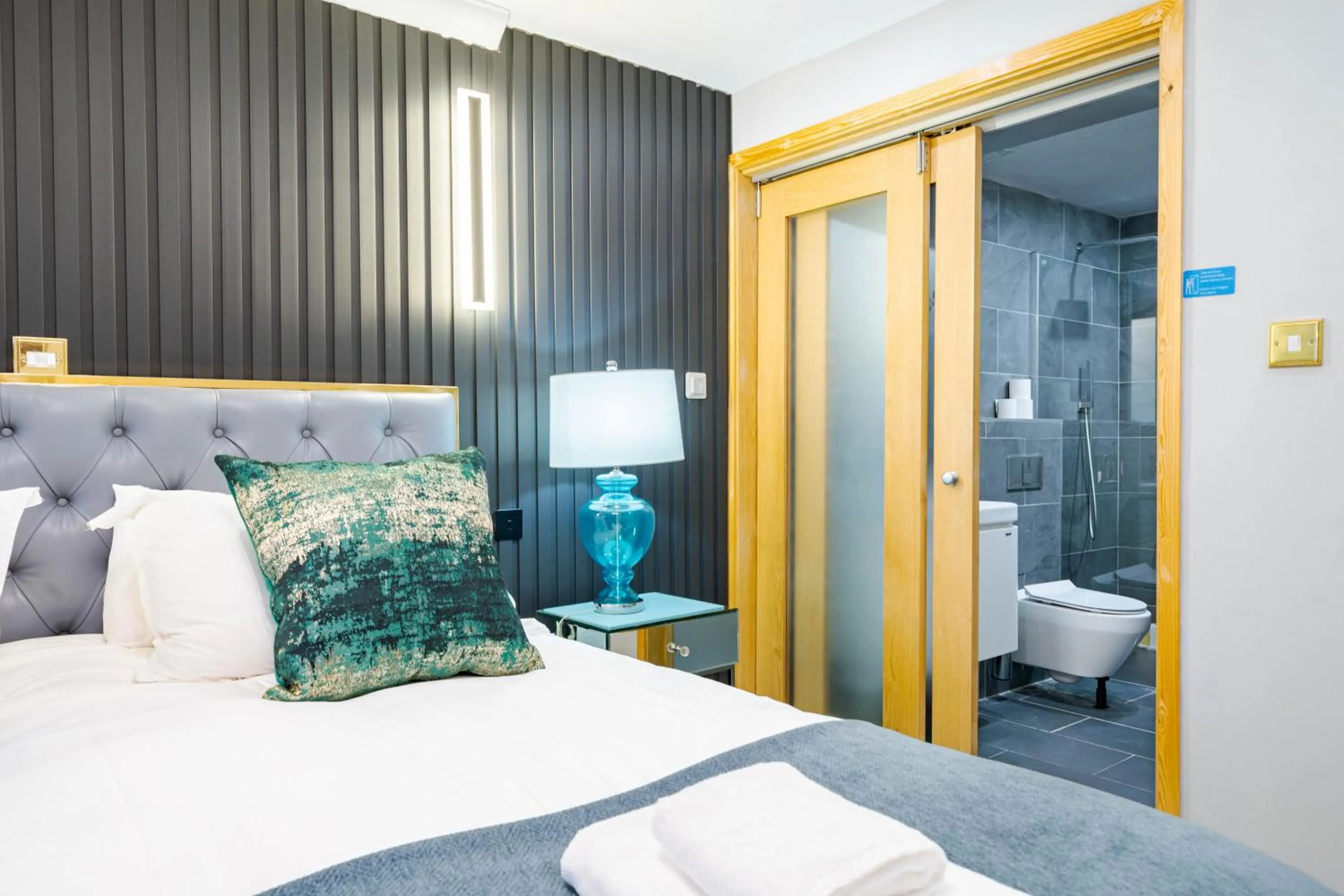 Bed in Waterhead Rooms & Suites - Parking Available Onsite