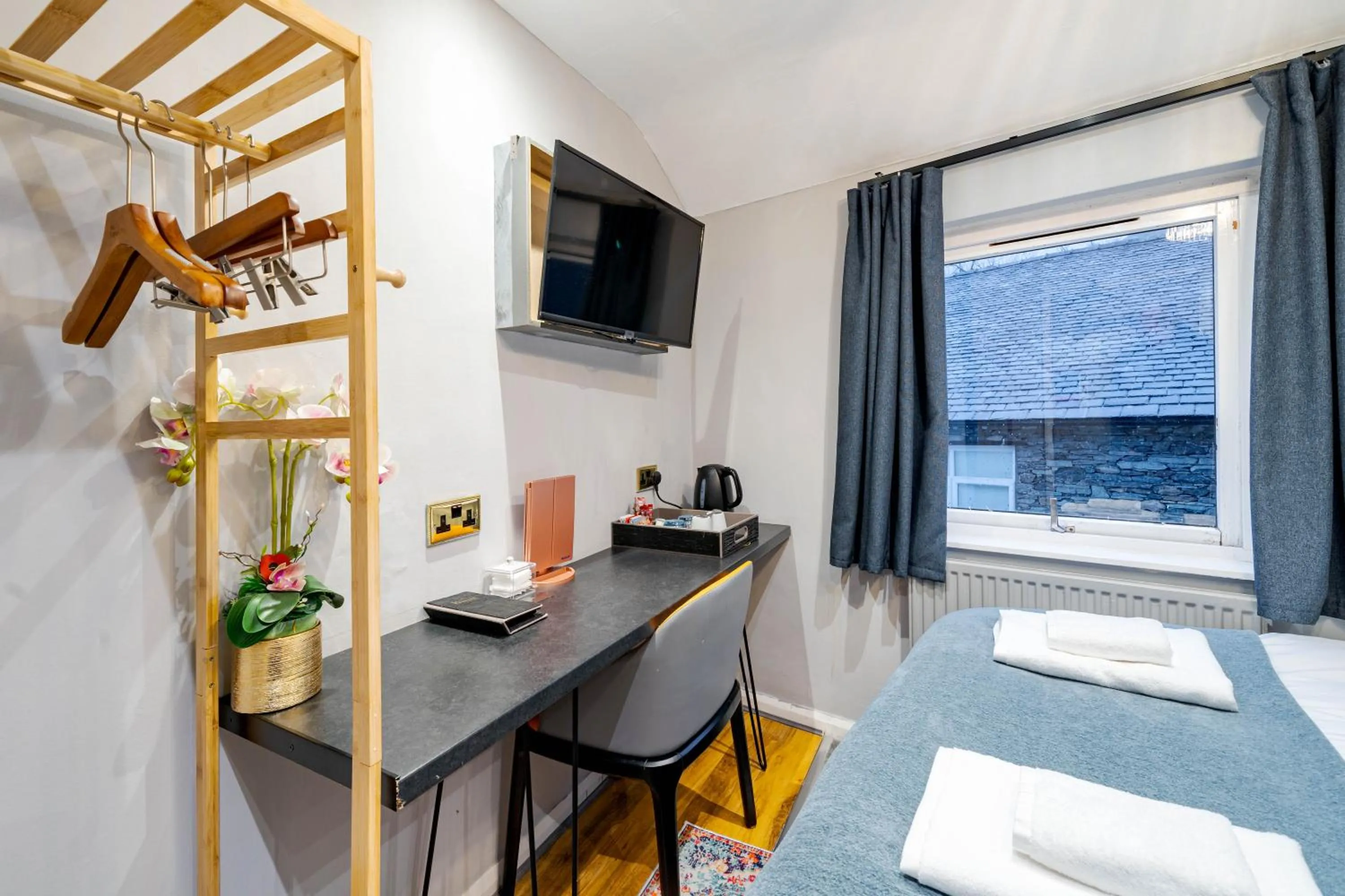 Waterhead Rooms & Suites - Parking Available Onsite