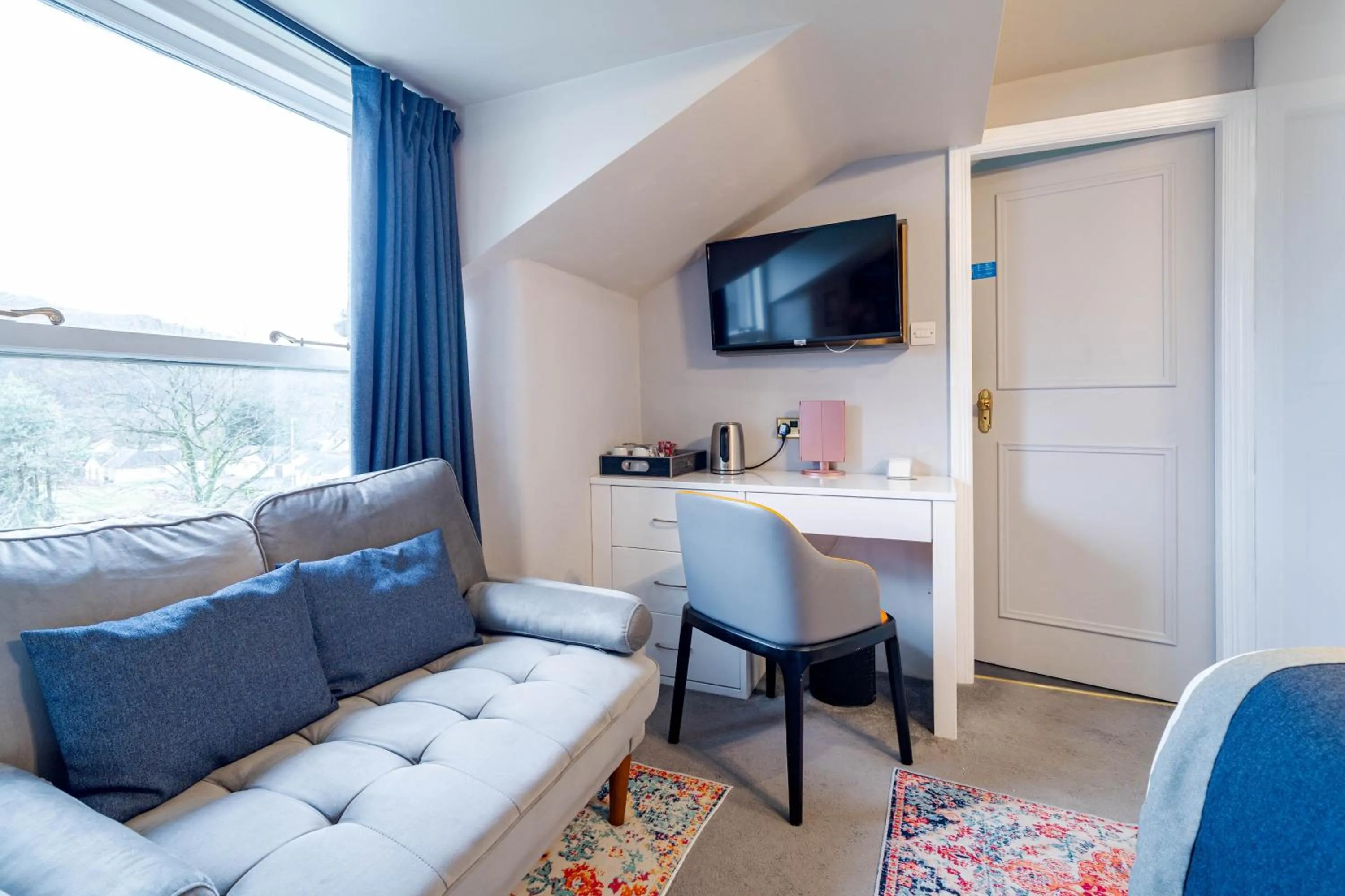 Waterhead Rooms & Suites - Parking Available Onsite