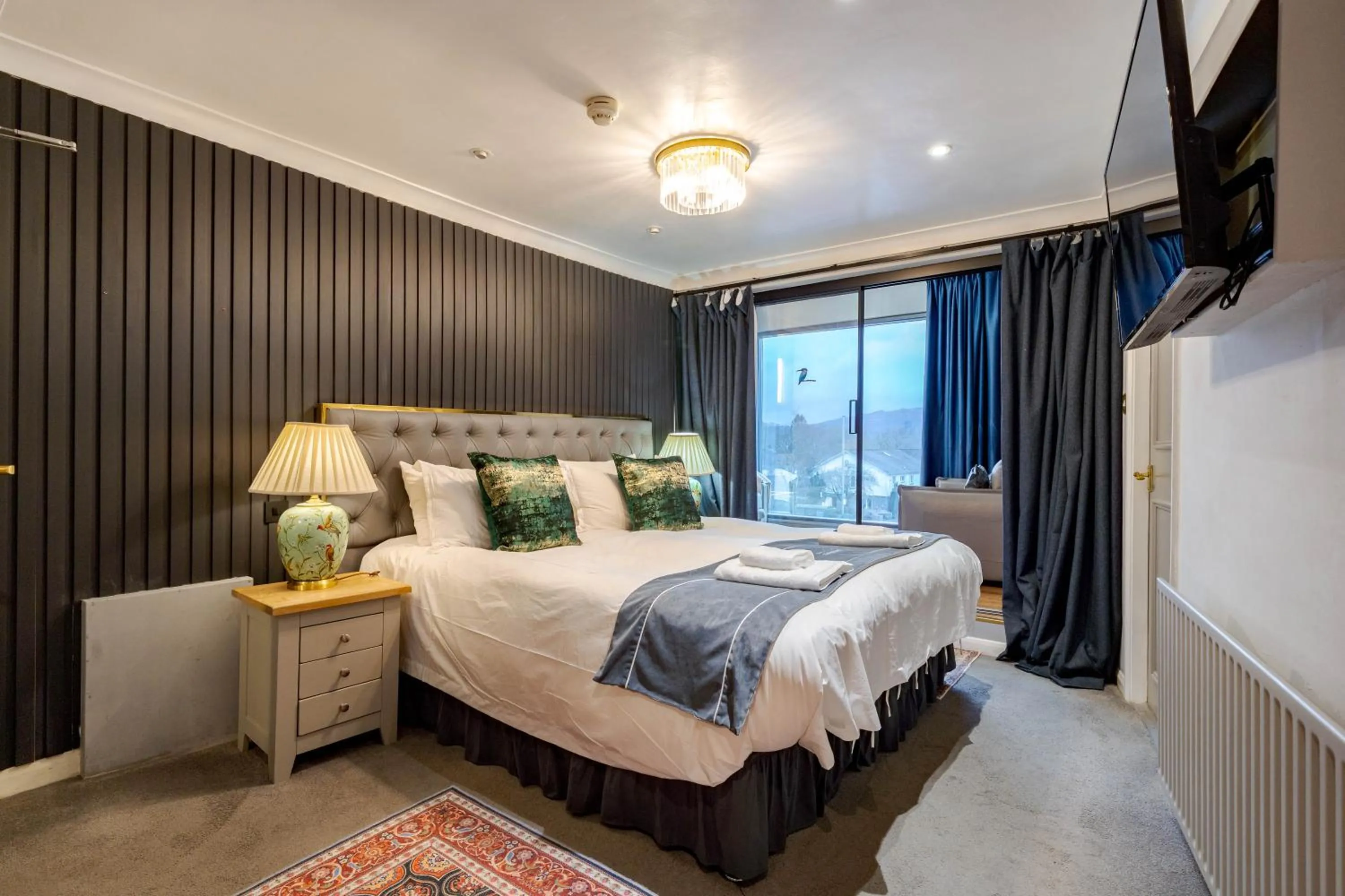 Bed in Waterhead Rooms & Suites - Parking Available Onsite