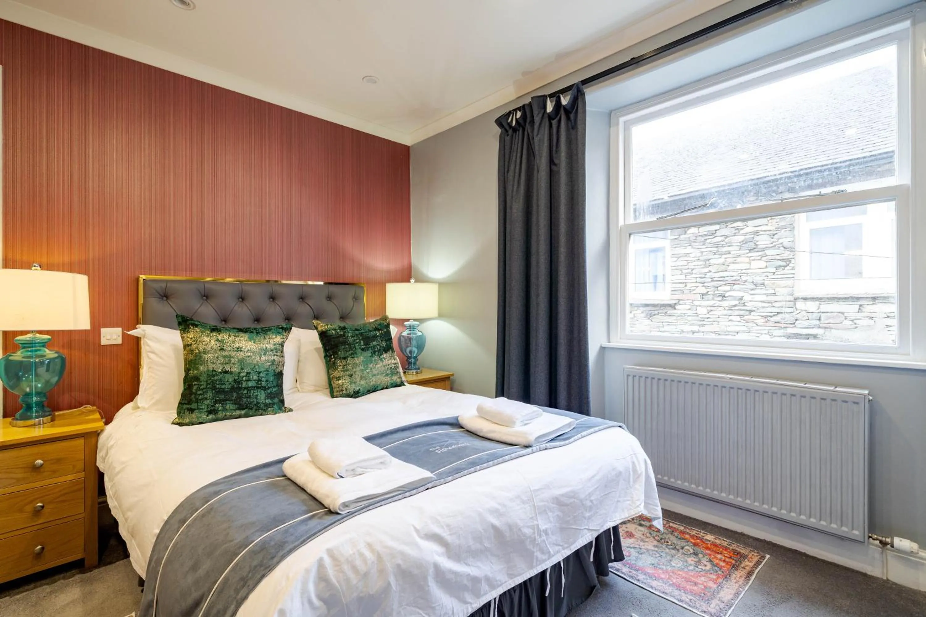 Bed in Waterhead Rooms & Suites - Parking Available Onsite