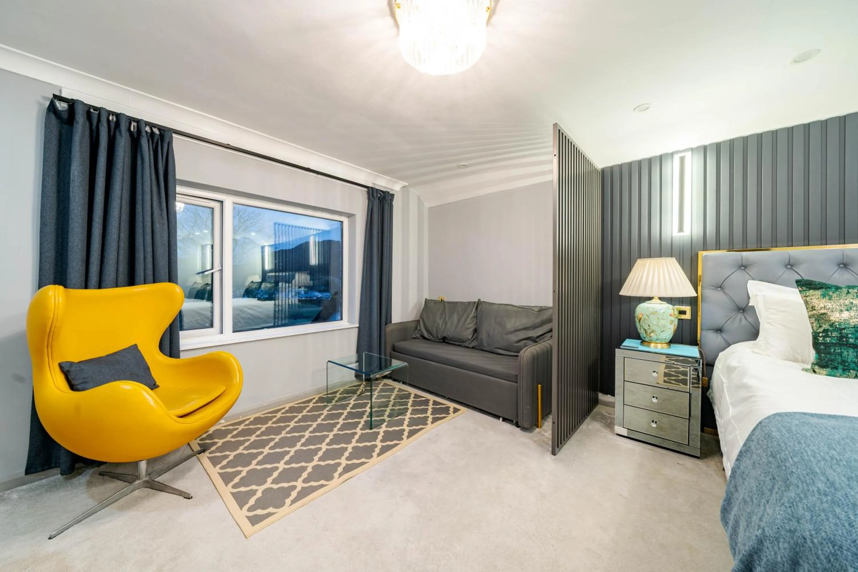 Bed in Waterhead Rooms & Suites - Parking Available Onsite