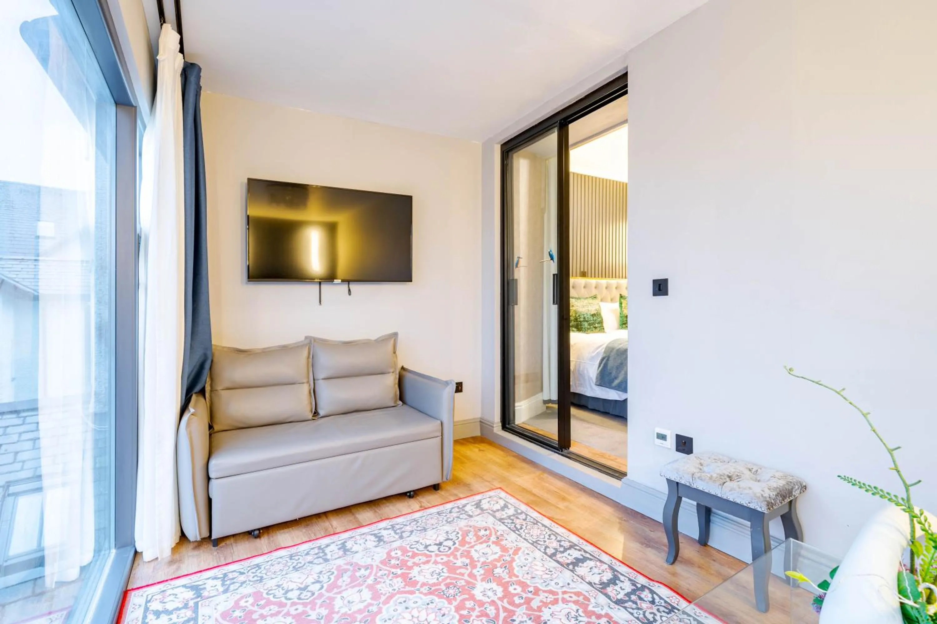 Waterhead Rooms & Suites - Parking Available Onsite