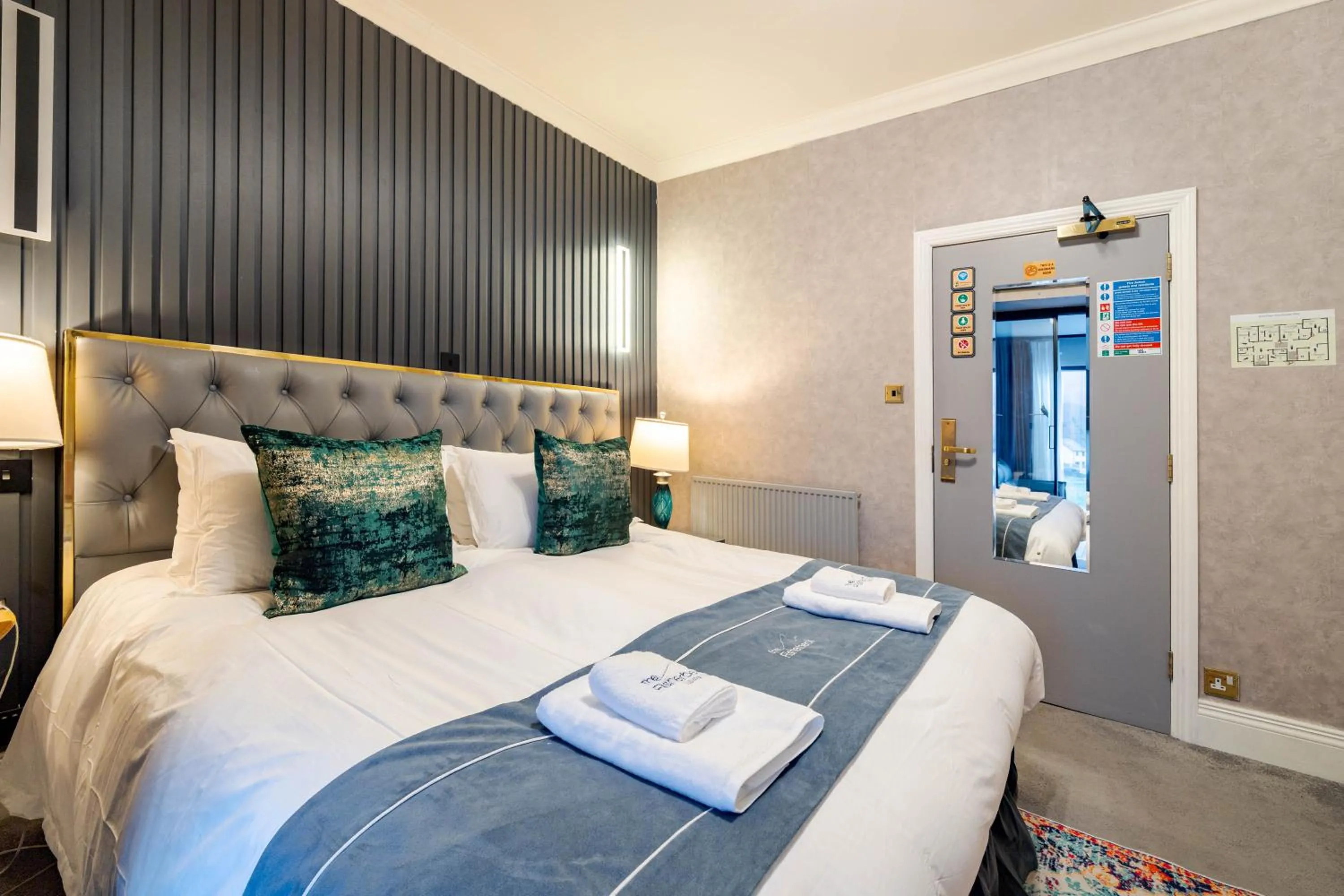 Bed in Waterhead Rooms & Suites - Parking Available Onsite