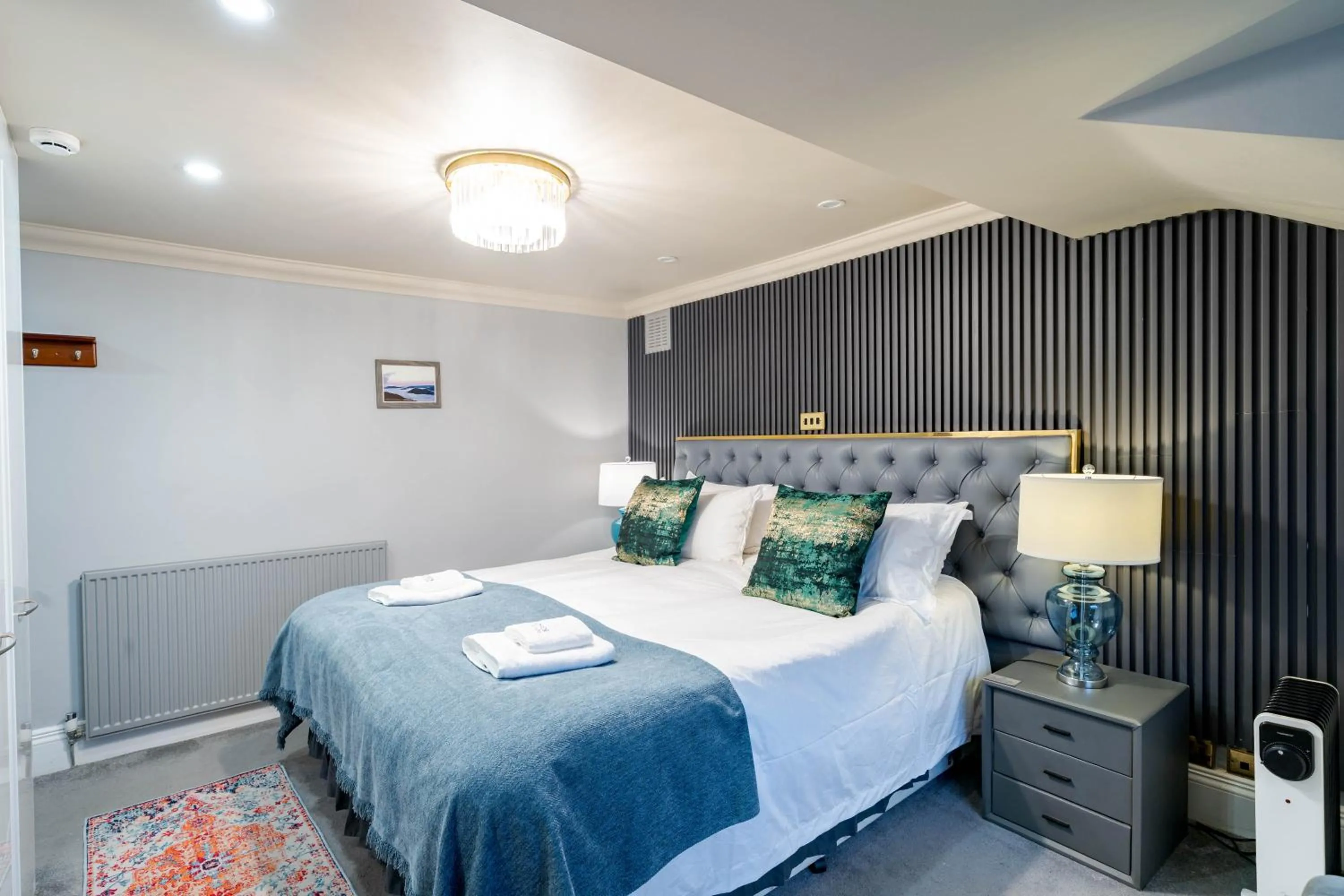 Bed in Waterhead Rooms & Suites - Parking Available Onsite