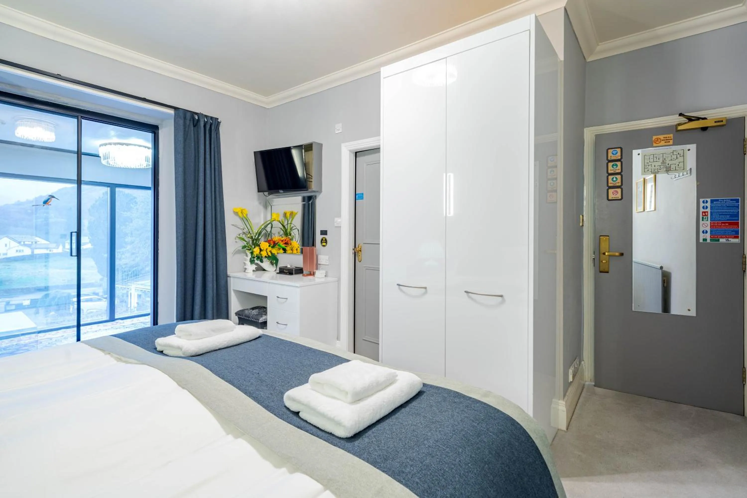 Bed in Waterhead Rooms & Suites - Parking Available Onsite
