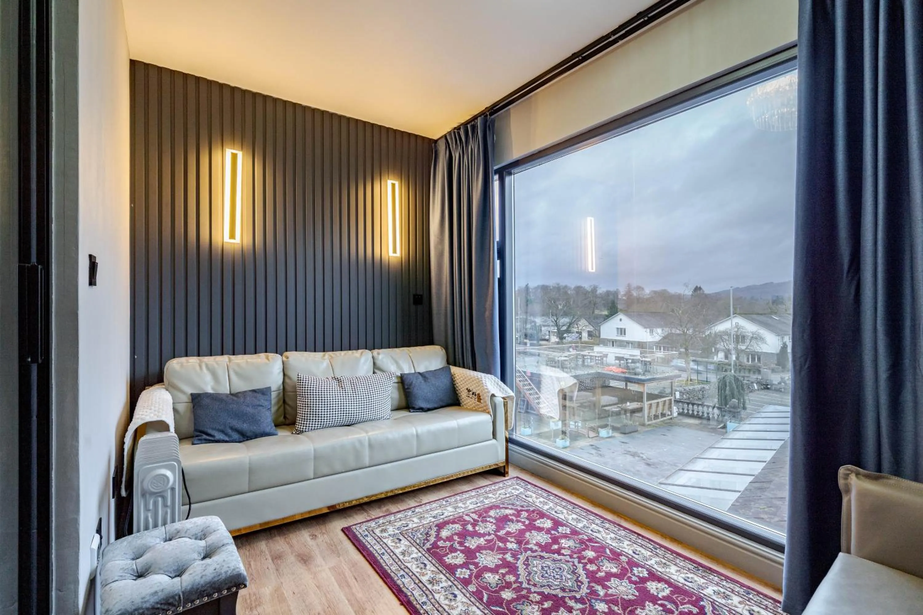 Waterhead Rooms & Suites - Parking Available Onsite