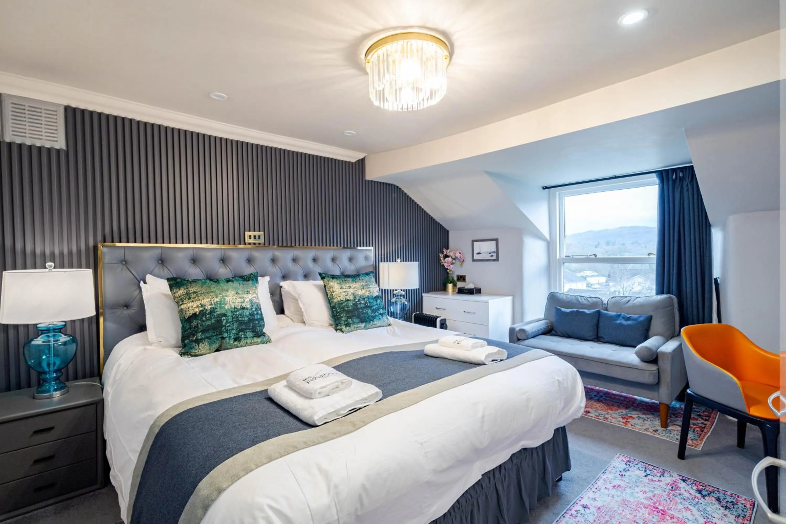 Bed in Waterhead Rooms & Suites - Parking Available Onsite