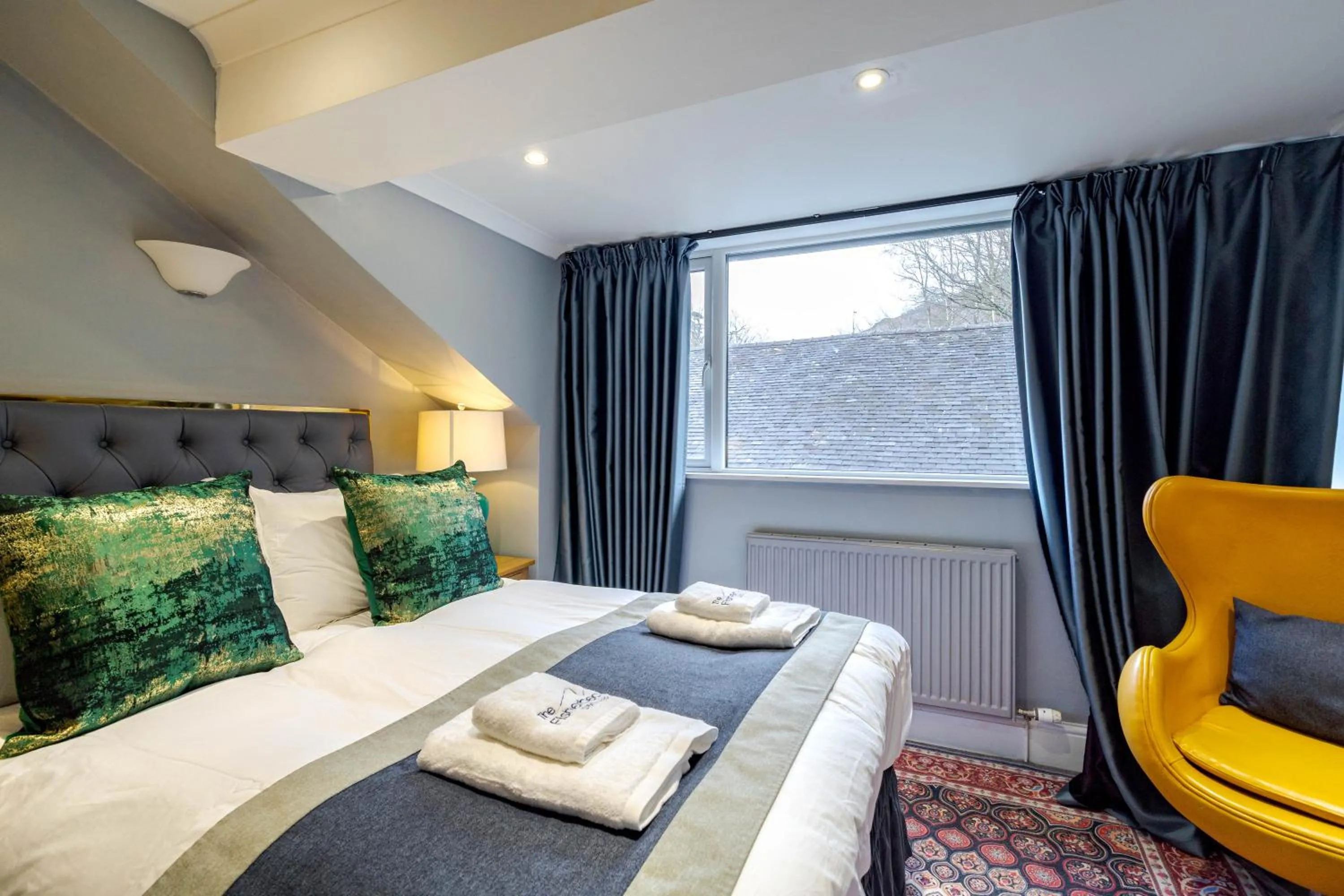 Bed in Waterhead Rooms & Suites - Parking Available Onsite