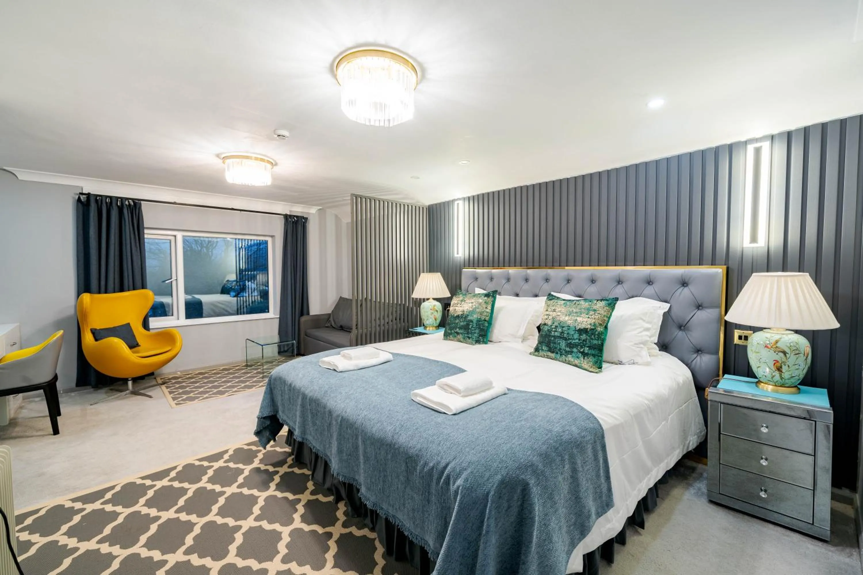 Bed in Waterhead Rooms & Suites - Parking Available Onsite