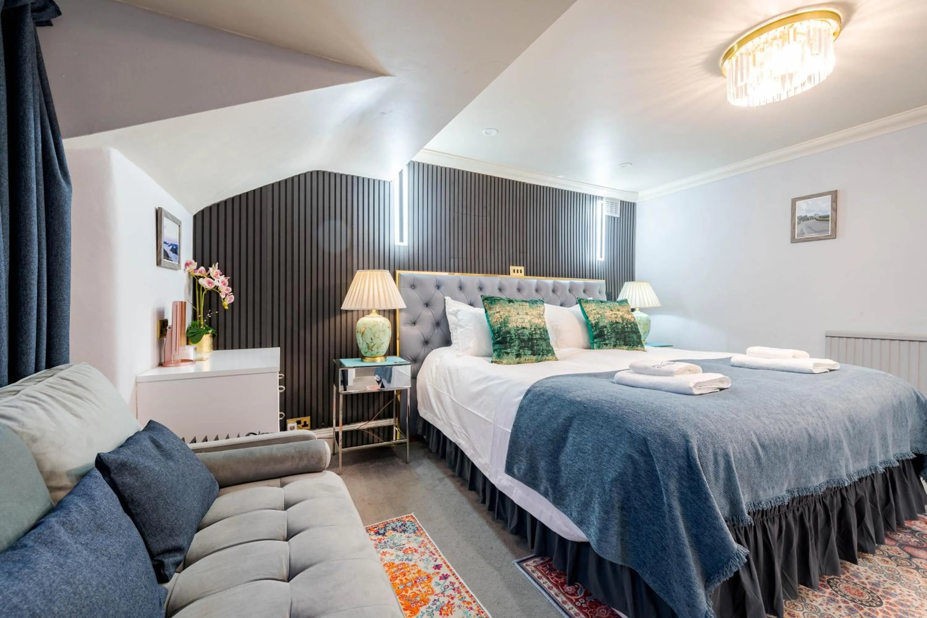 Bed in Waterhead Rooms & Suites - Parking Available Onsite