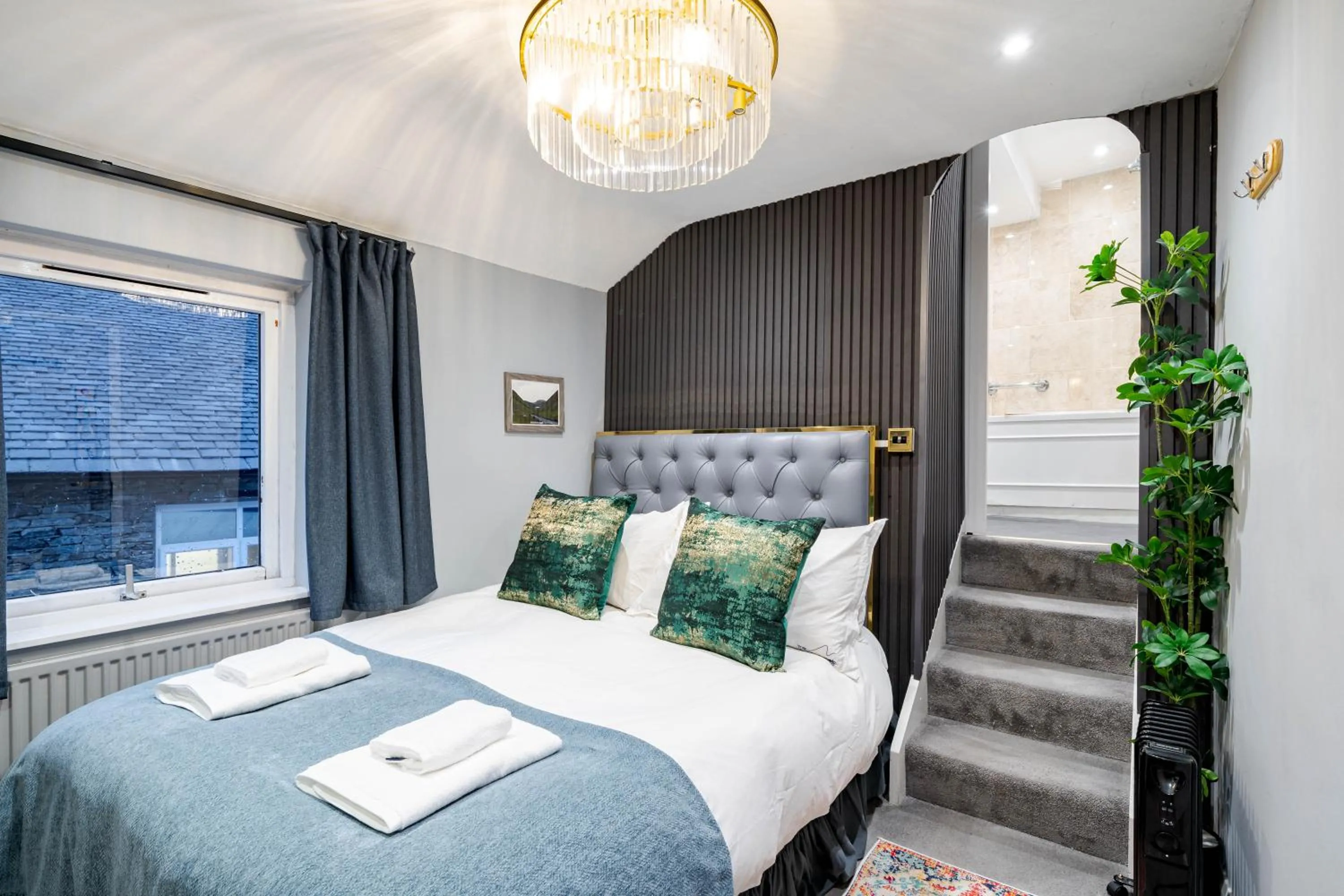 Bed in Waterhead Rooms & Suites - Parking Available Onsite
