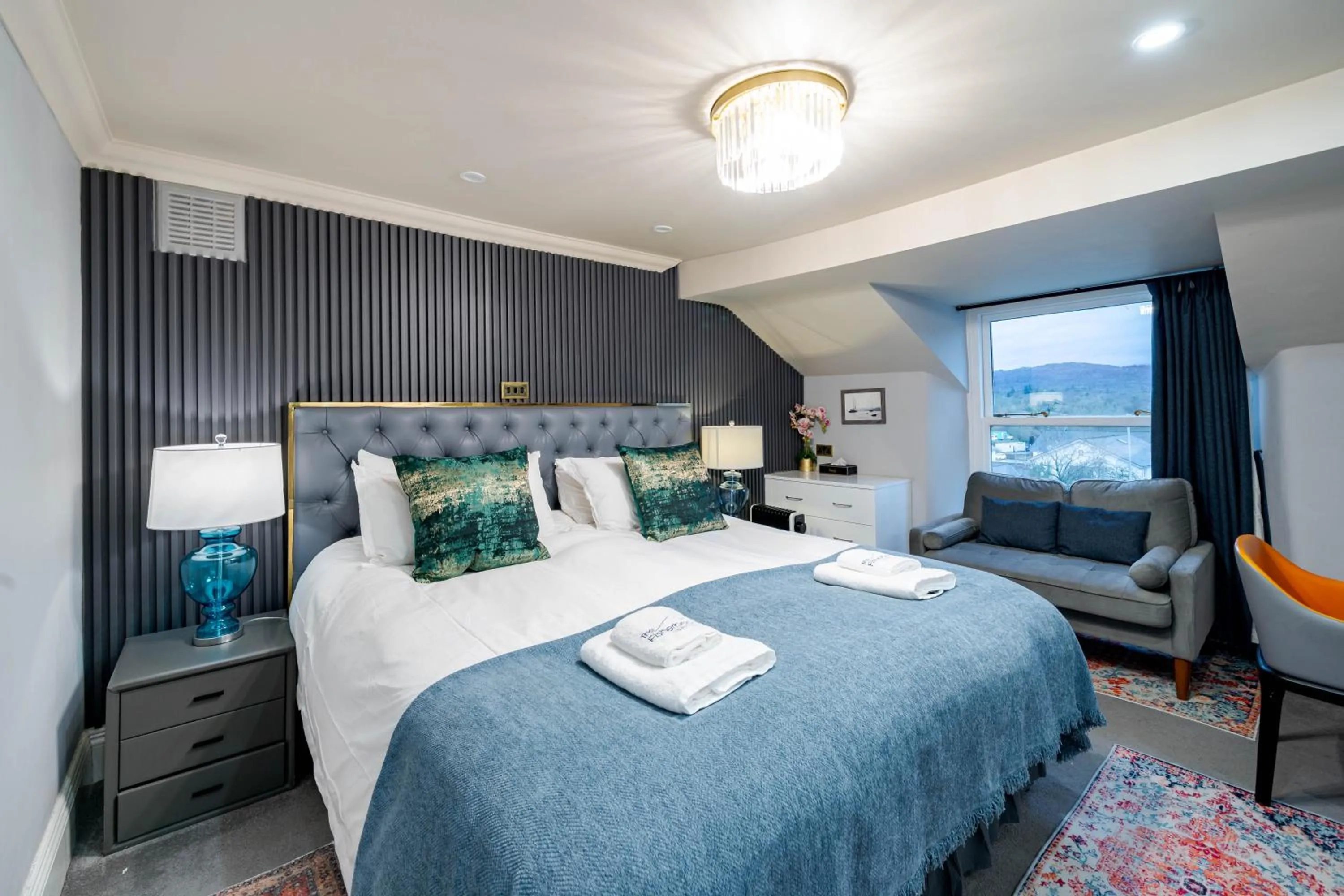 Bed in Waterhead Rooms & Suites - Parking Available Onsite
