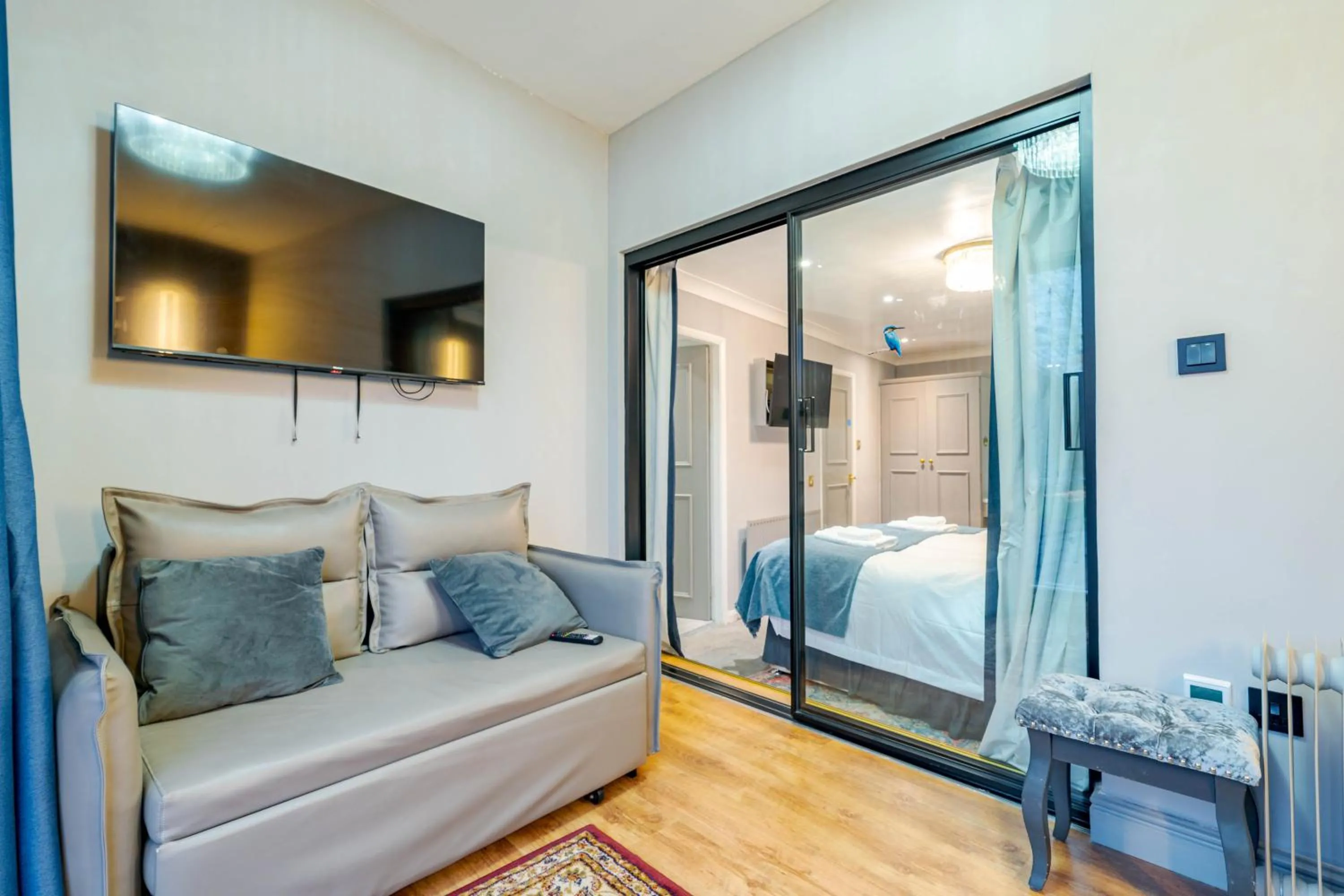 Bed in Waterhead Rooms & Suites - Parking Available Onsite