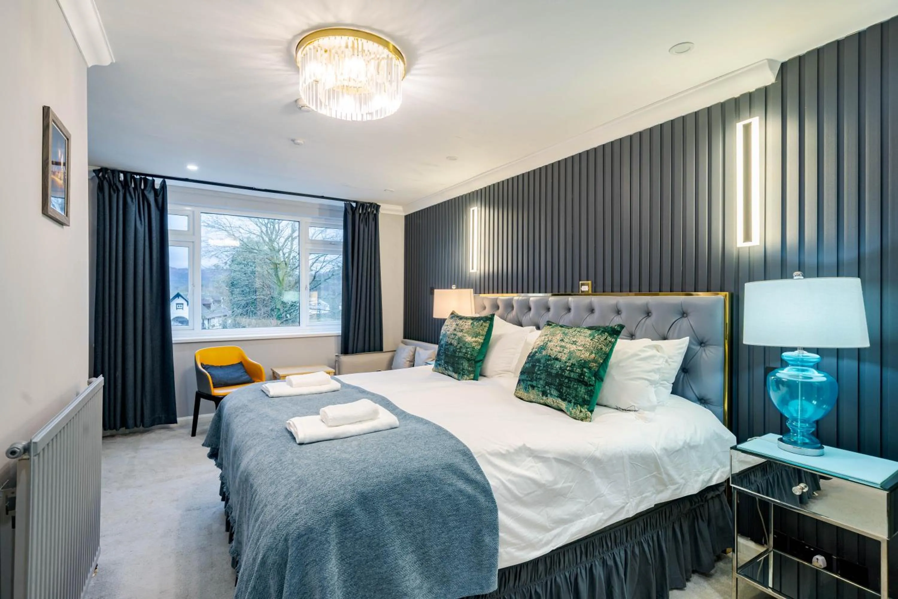 Bed in Waterhead Rooms & Suites - Parking Available Onsite