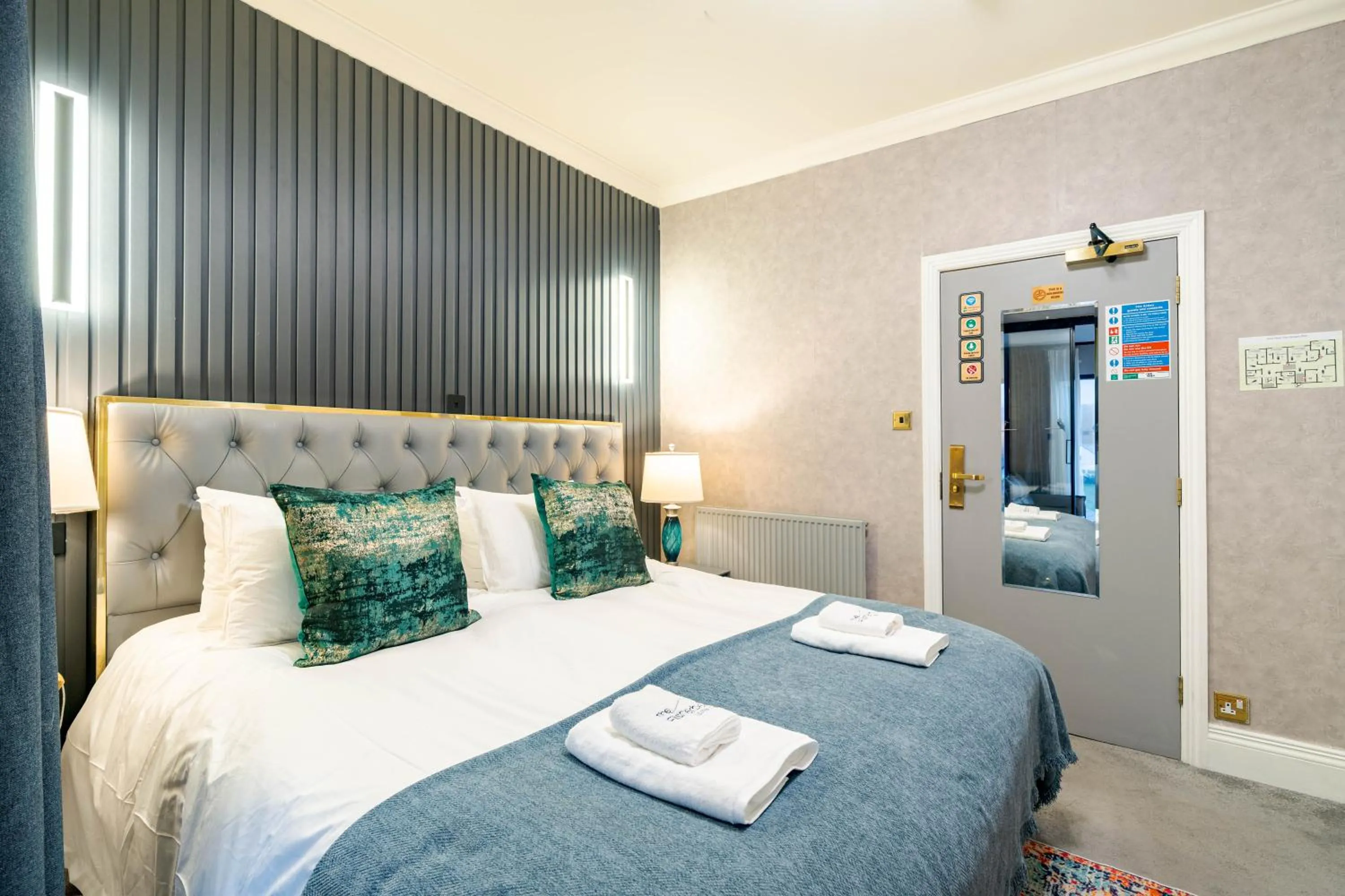 Bed in Waterhead Rooms & Suites - Parking Available Onsite
