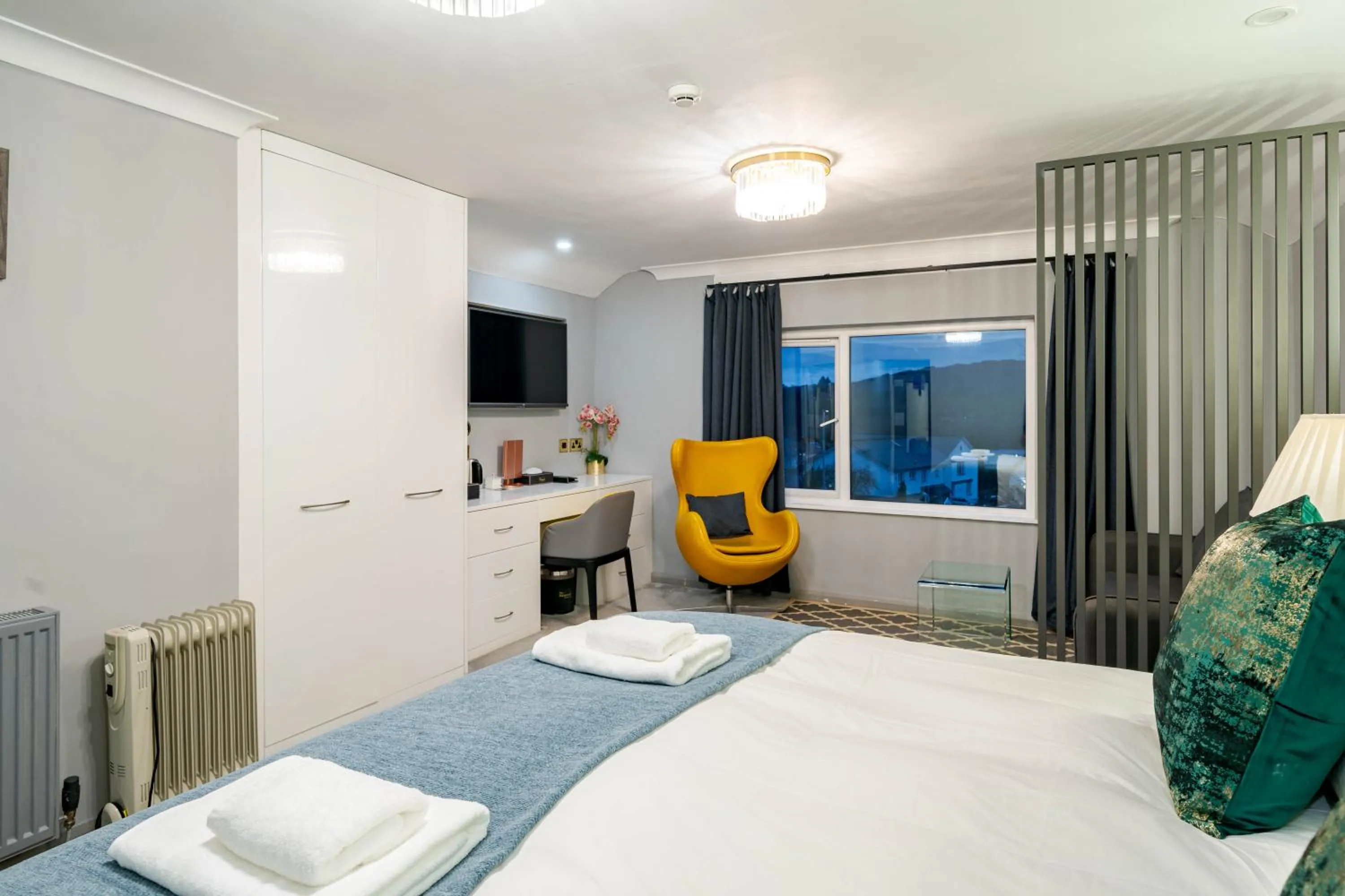 Bed in Waterhead Rooms & Suites - Parking Available Onsite