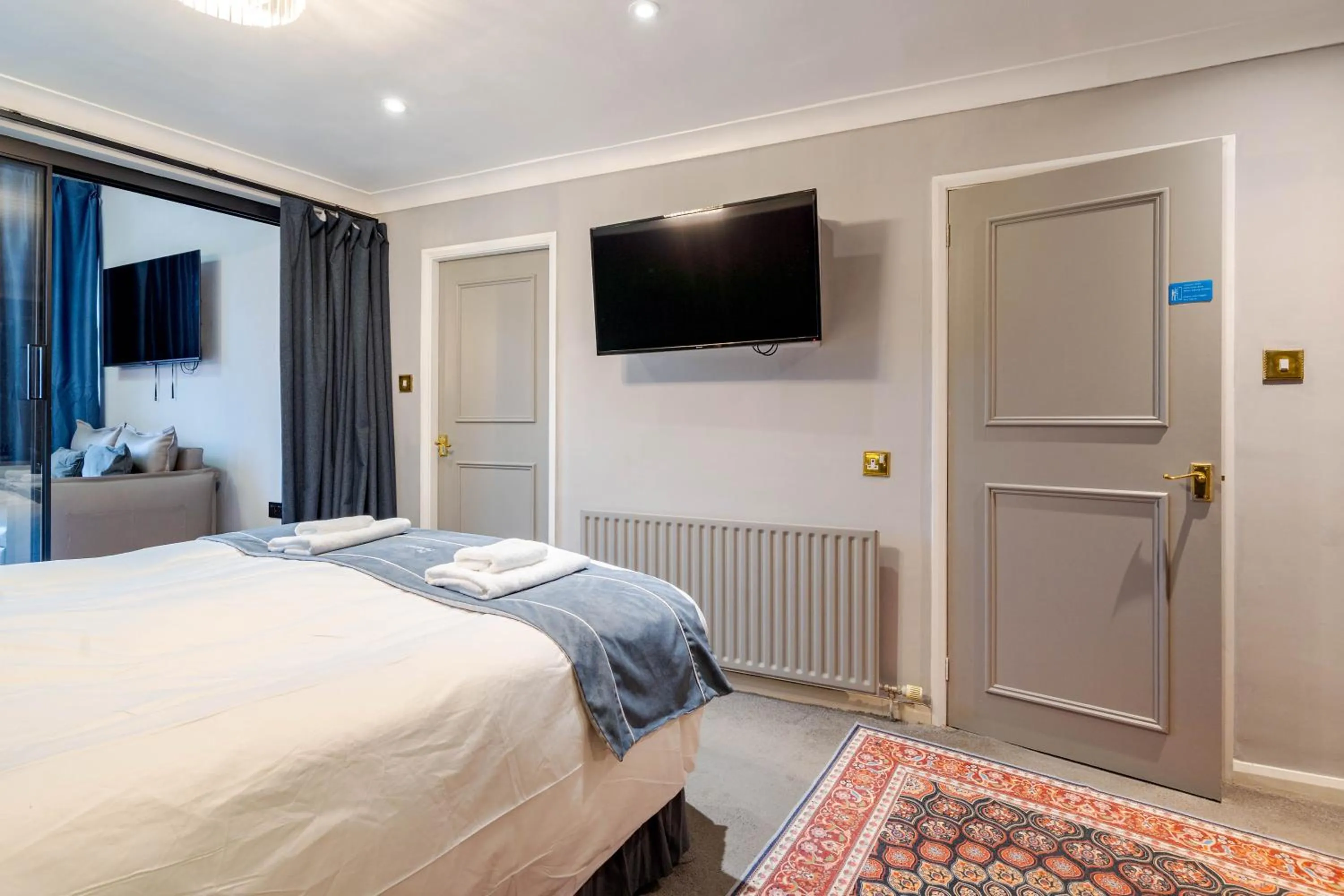 Bed in Waterhead Rooms & Suites - Parking Available Onsite