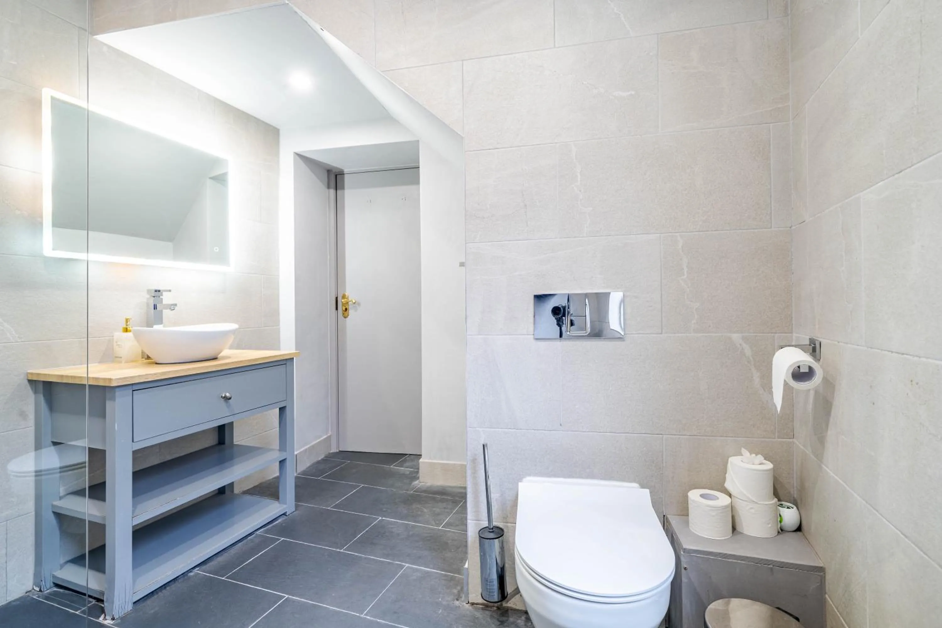Waterhead Rooms & Suites - Parking Available Onsite
