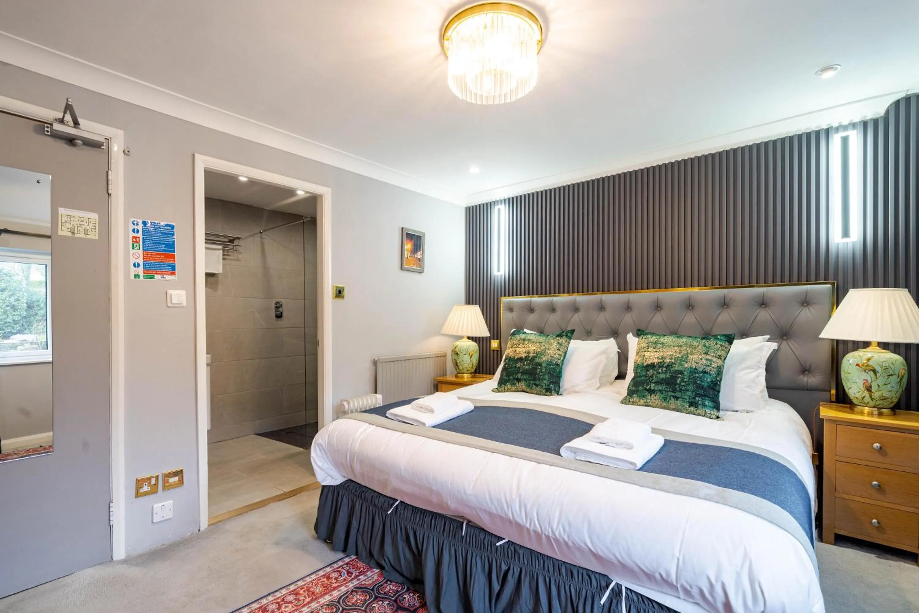 Bed in Waterhead Rooms & Suites - Parking Available Onsite