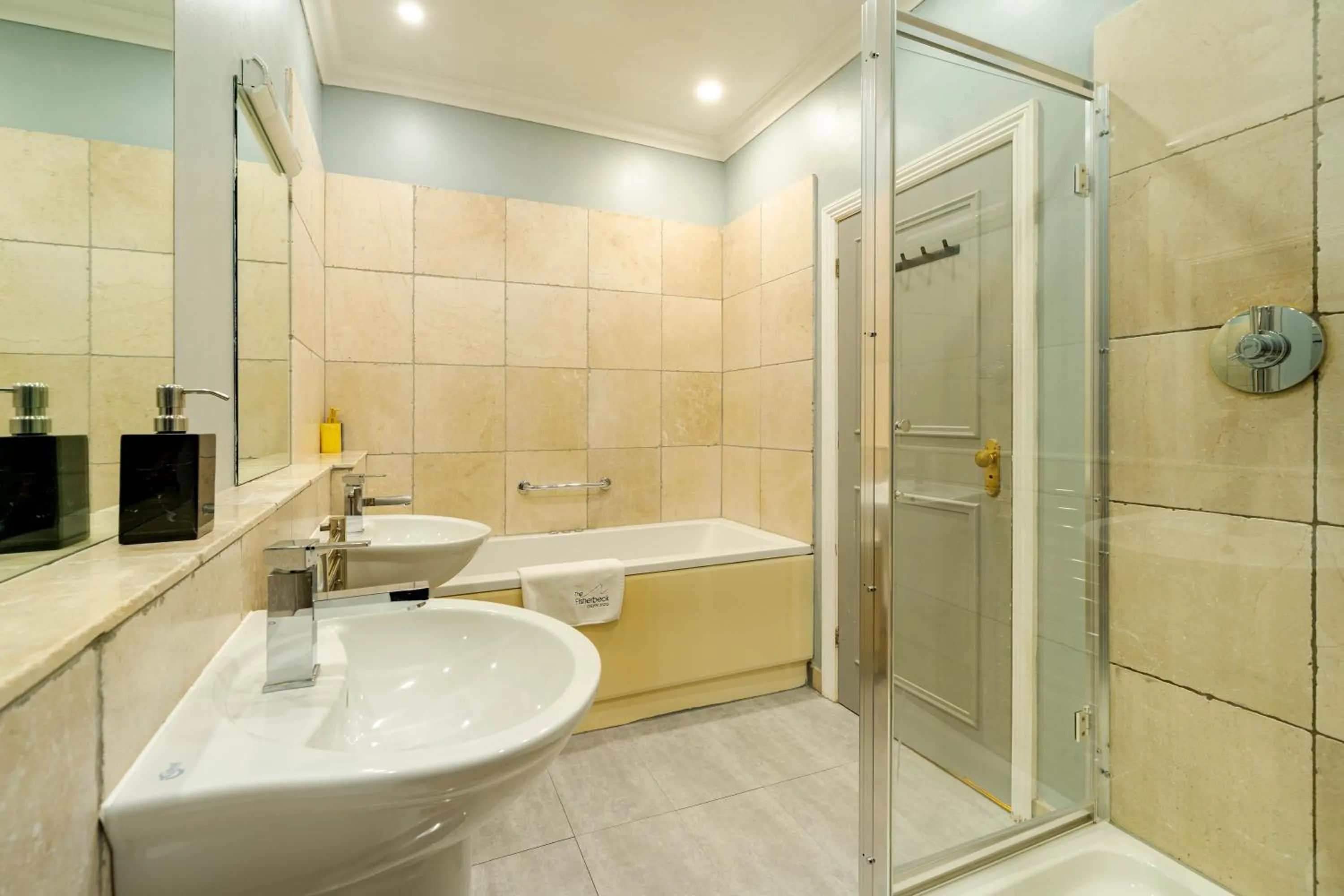 Waterhead Rooms & Suites - Parking Available Onsite