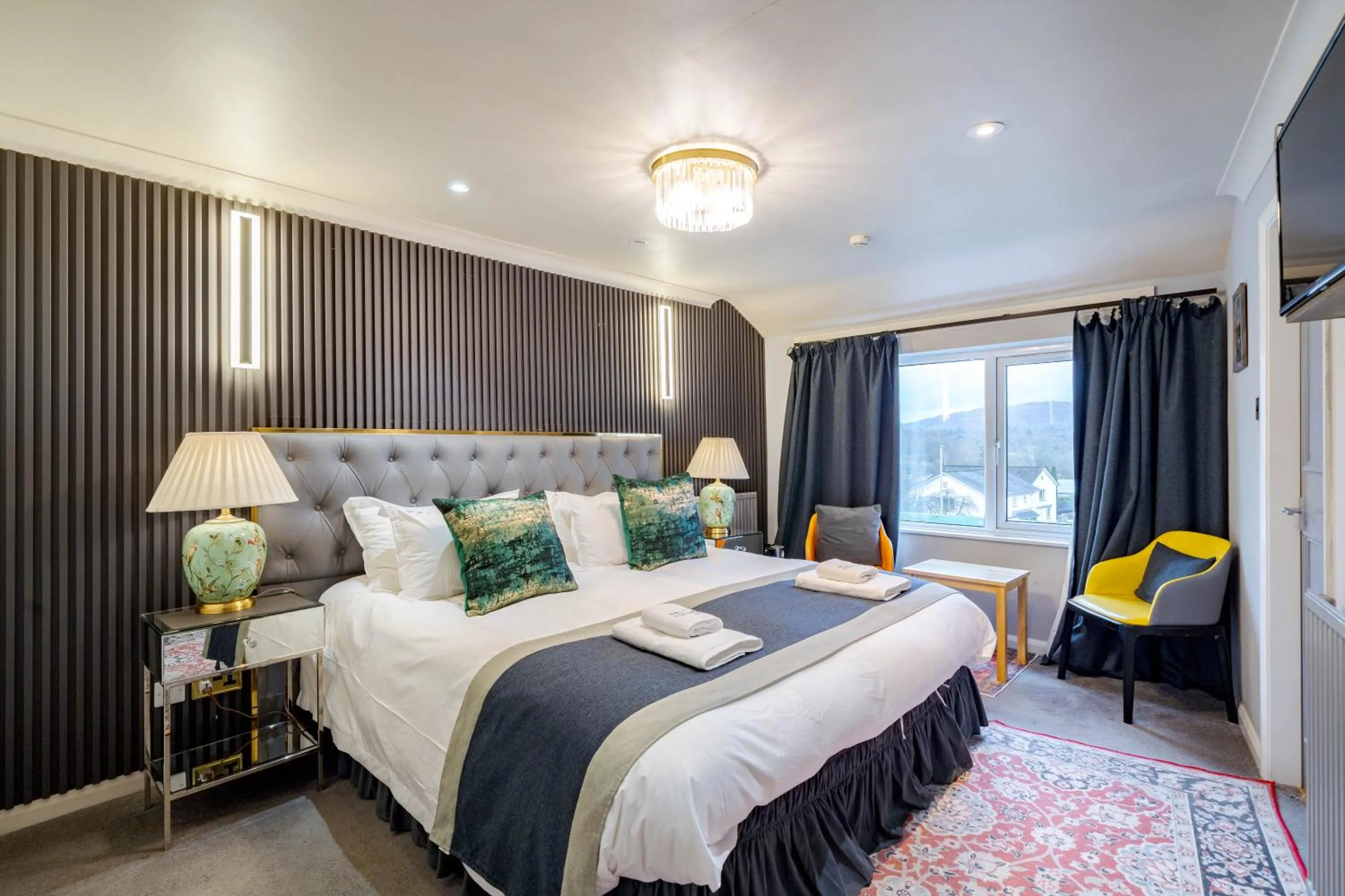 Bed in Waterhead Rooms & Suites - Parking Available Onsite