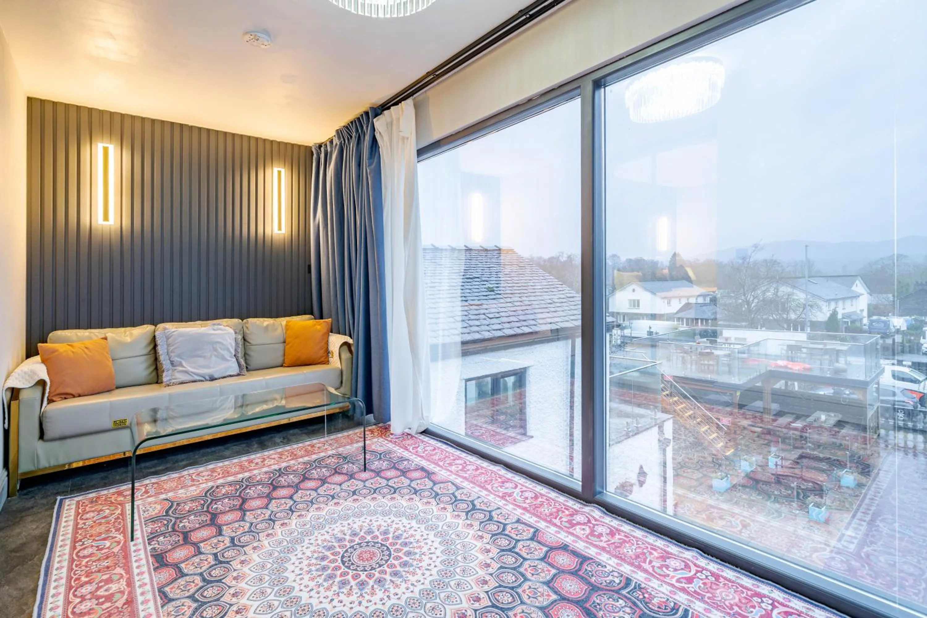 Waterhead Rooms & Suites - Parking Available Onsite