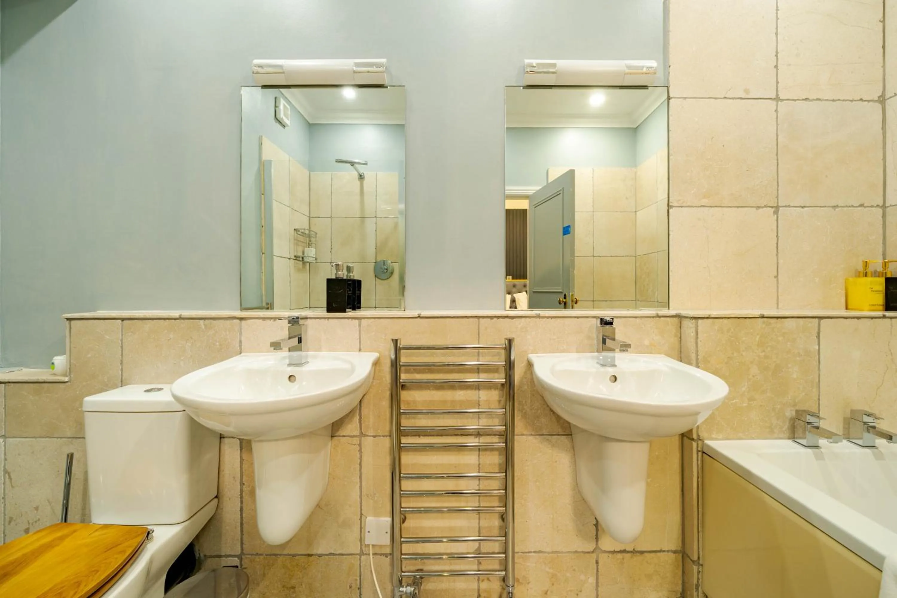 Waterhead Rooms & Suites - Parking Available Onsite