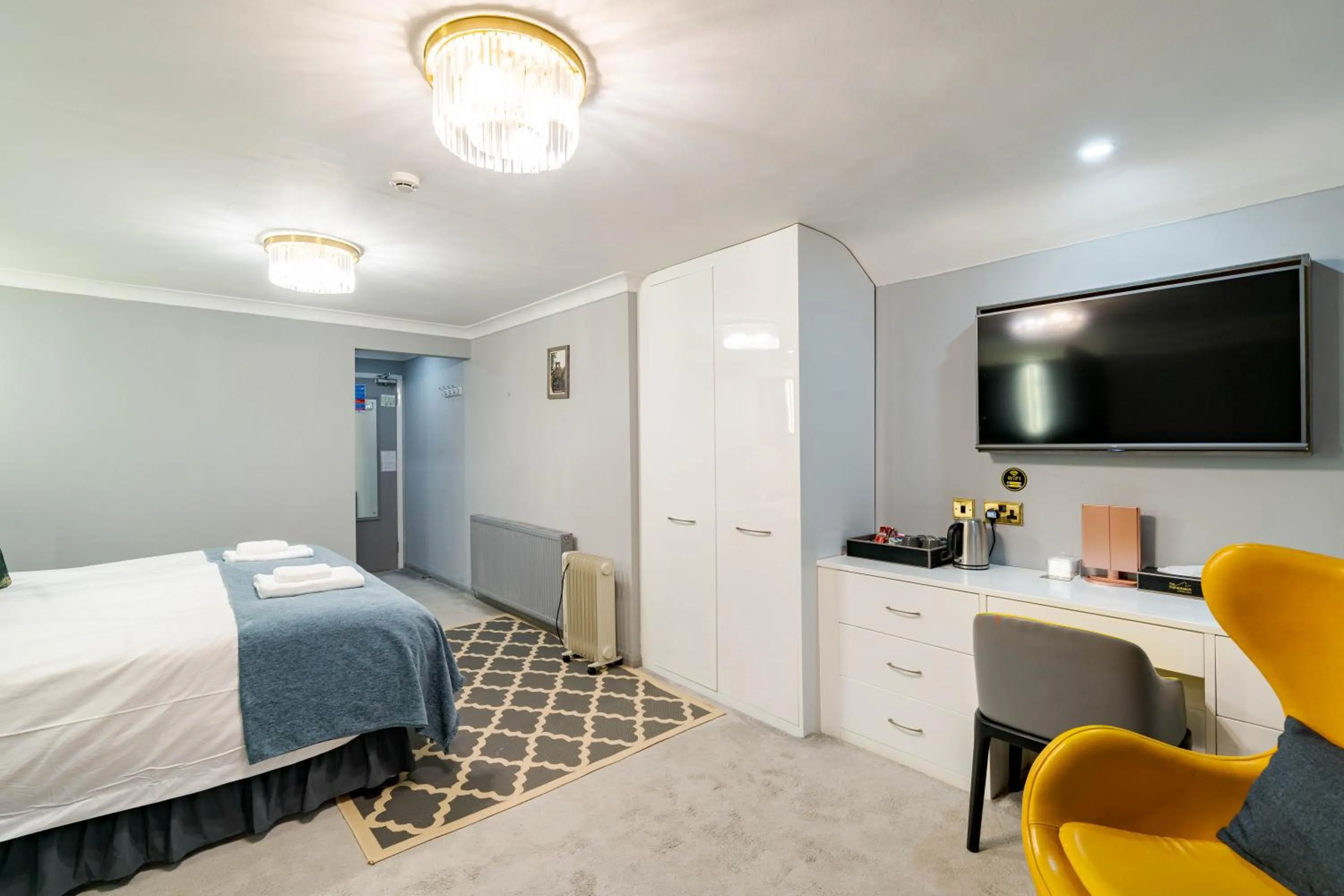 Bed in Waterhead Rooms & Suites - Parking Available Onsite