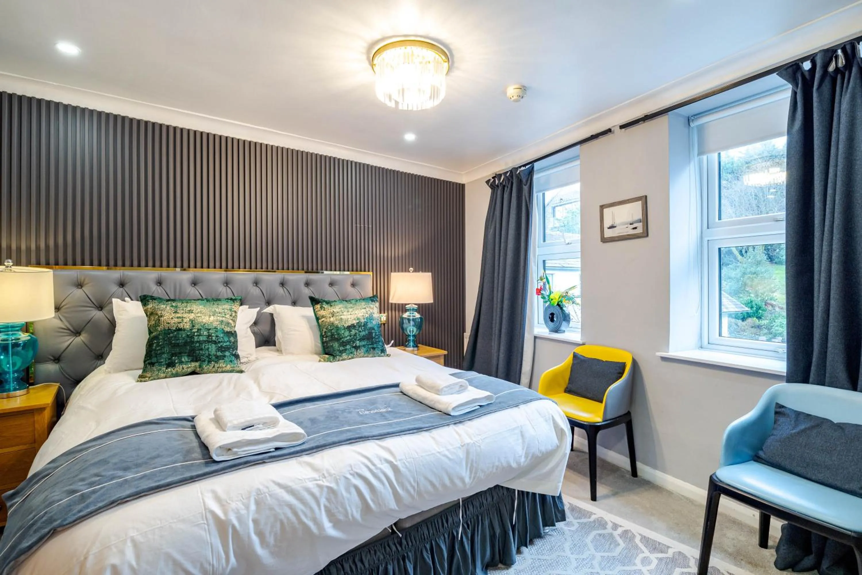 Bed in Waterhead Rooms & Suites - Parking Available Onsite