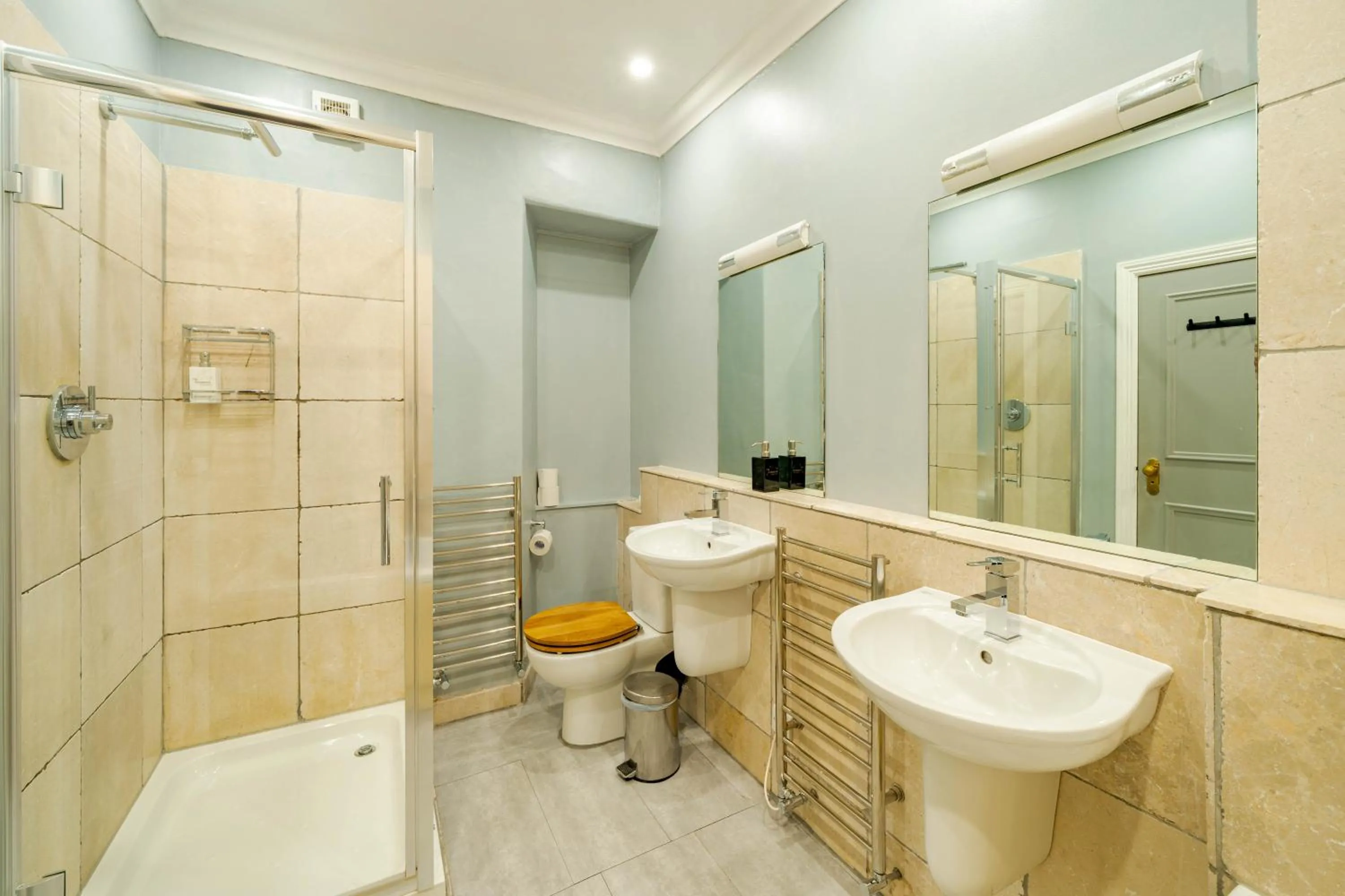Waterhead Rooms & Suites - Parking Available Onsite