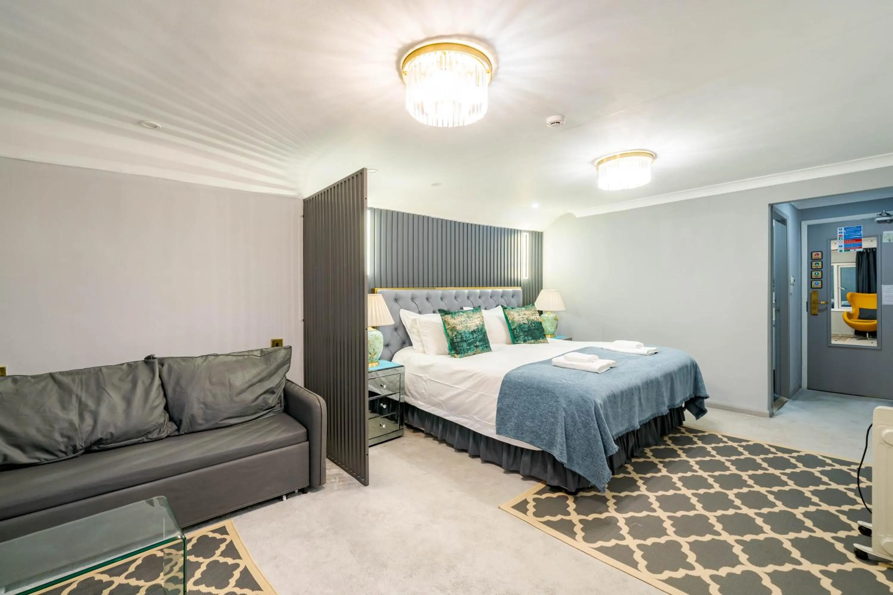 Bed in Waterhead Rooms & Suites - Parking Available Onsite