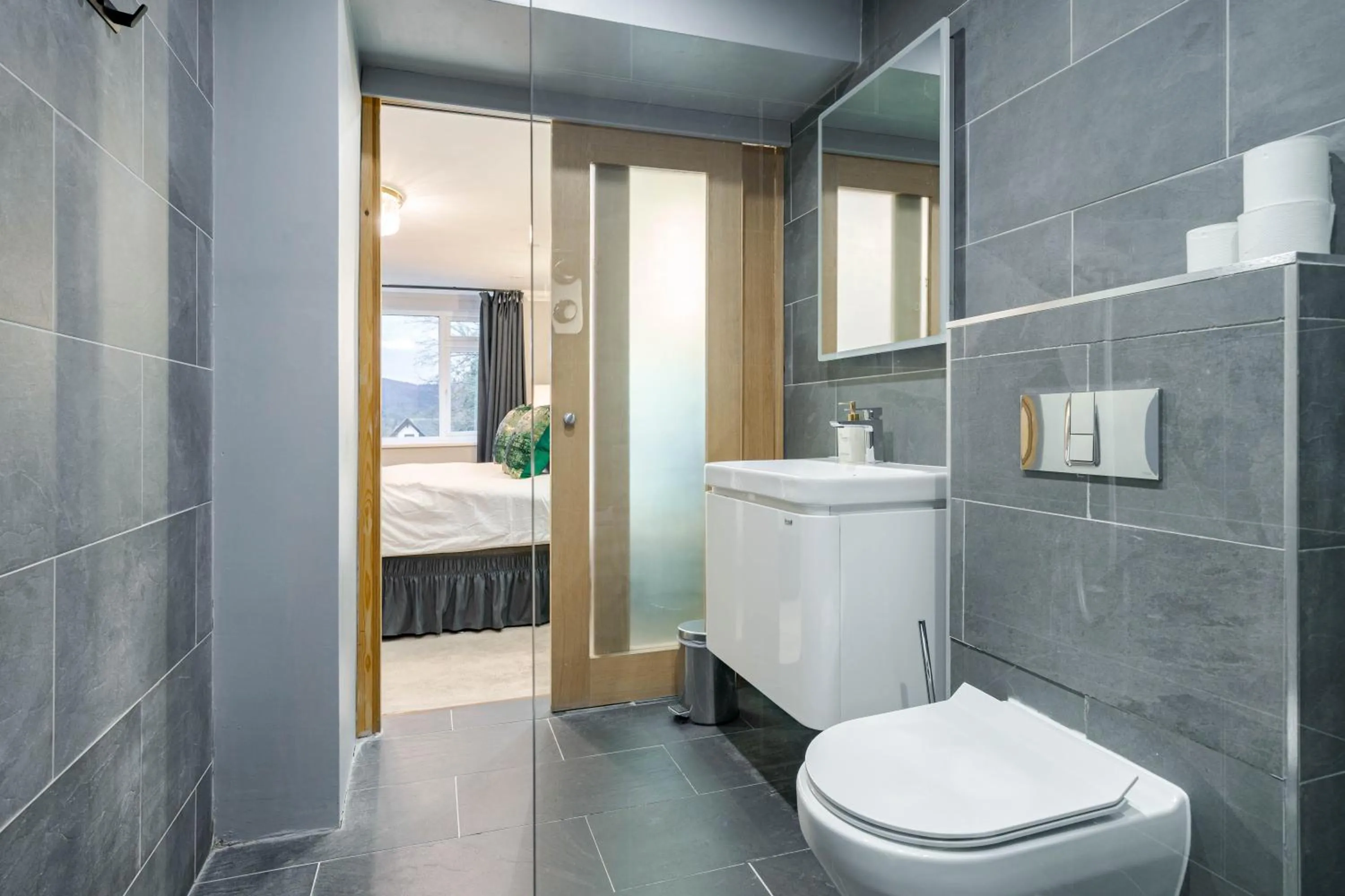Waterhead Rooms & Suites - Parking Available Onsite