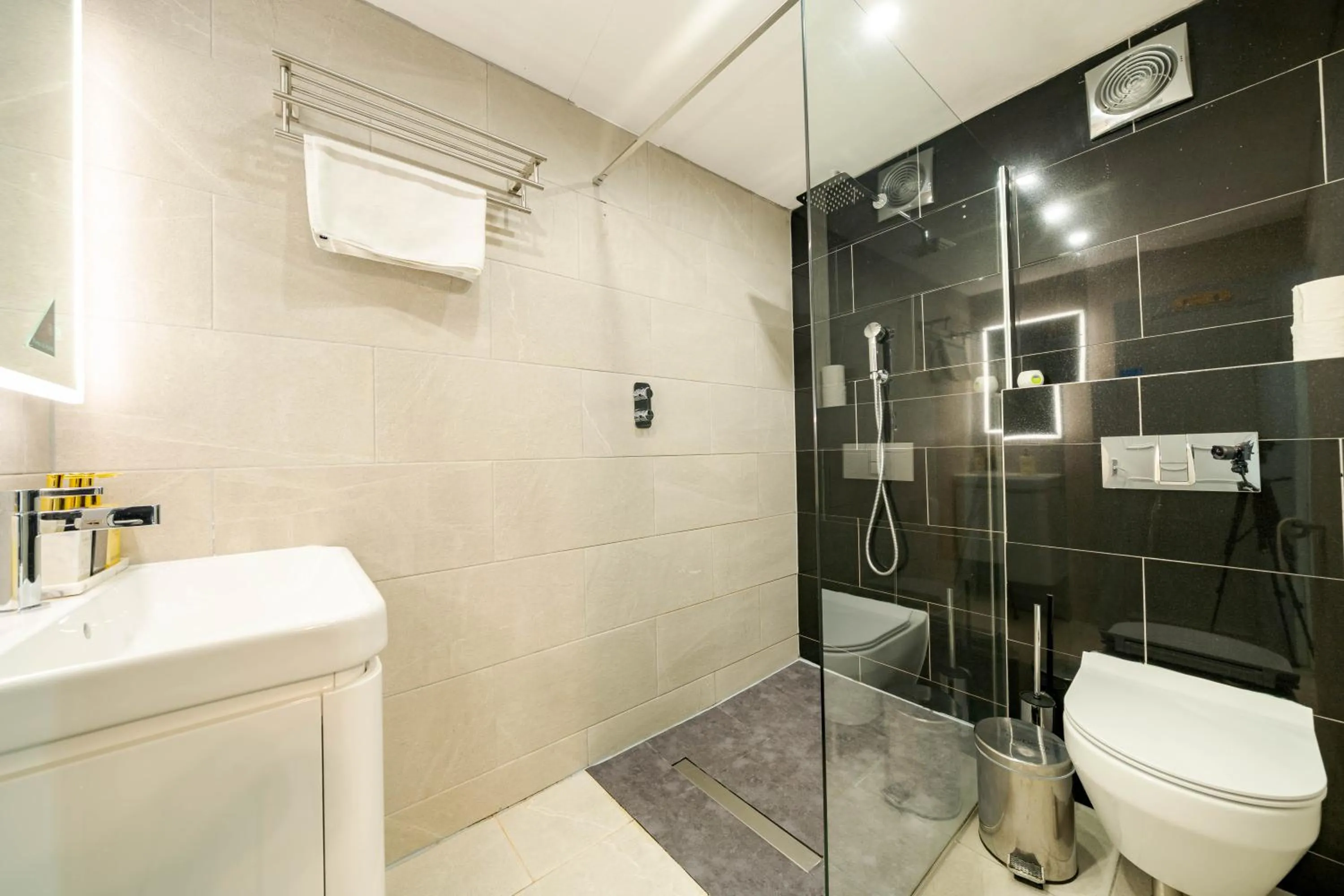 Waterhead Rooms & Suites - Parking Available Onsite