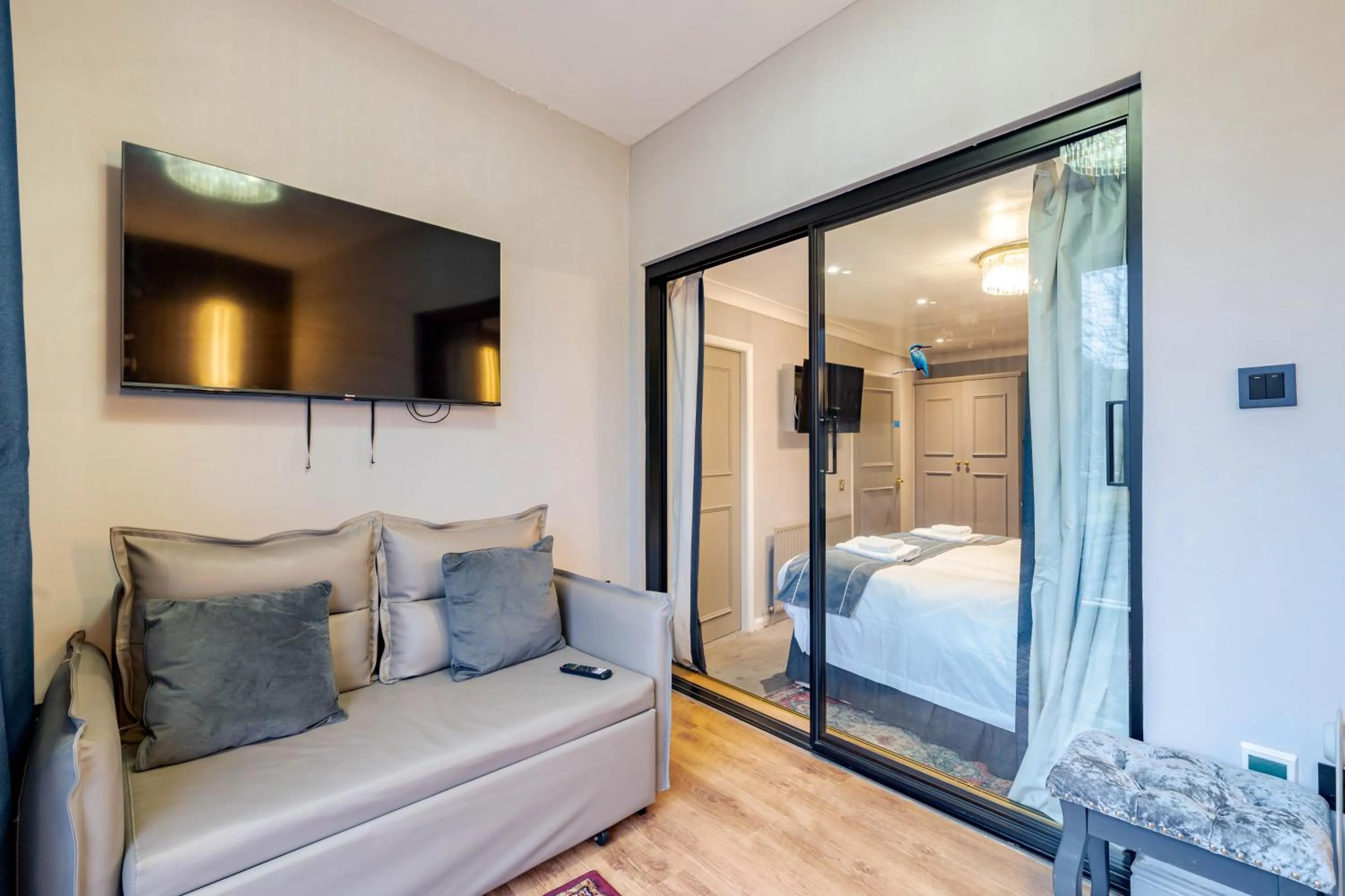 Bed in Waterhead Rooms & Suites - Parking Available Onsite